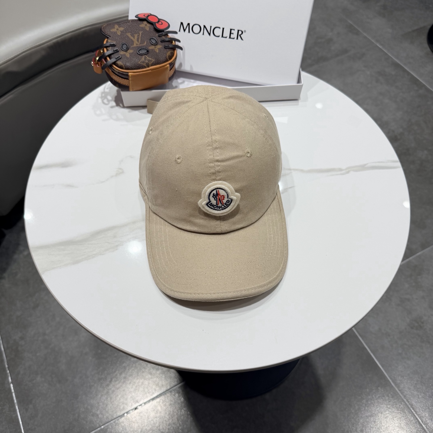 Moncler hat