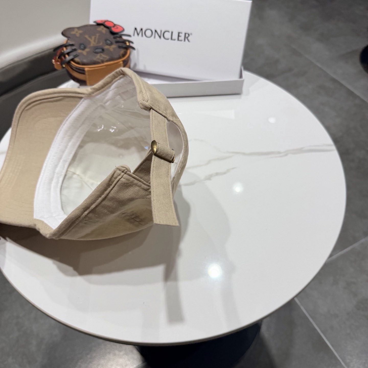 Moncler hat