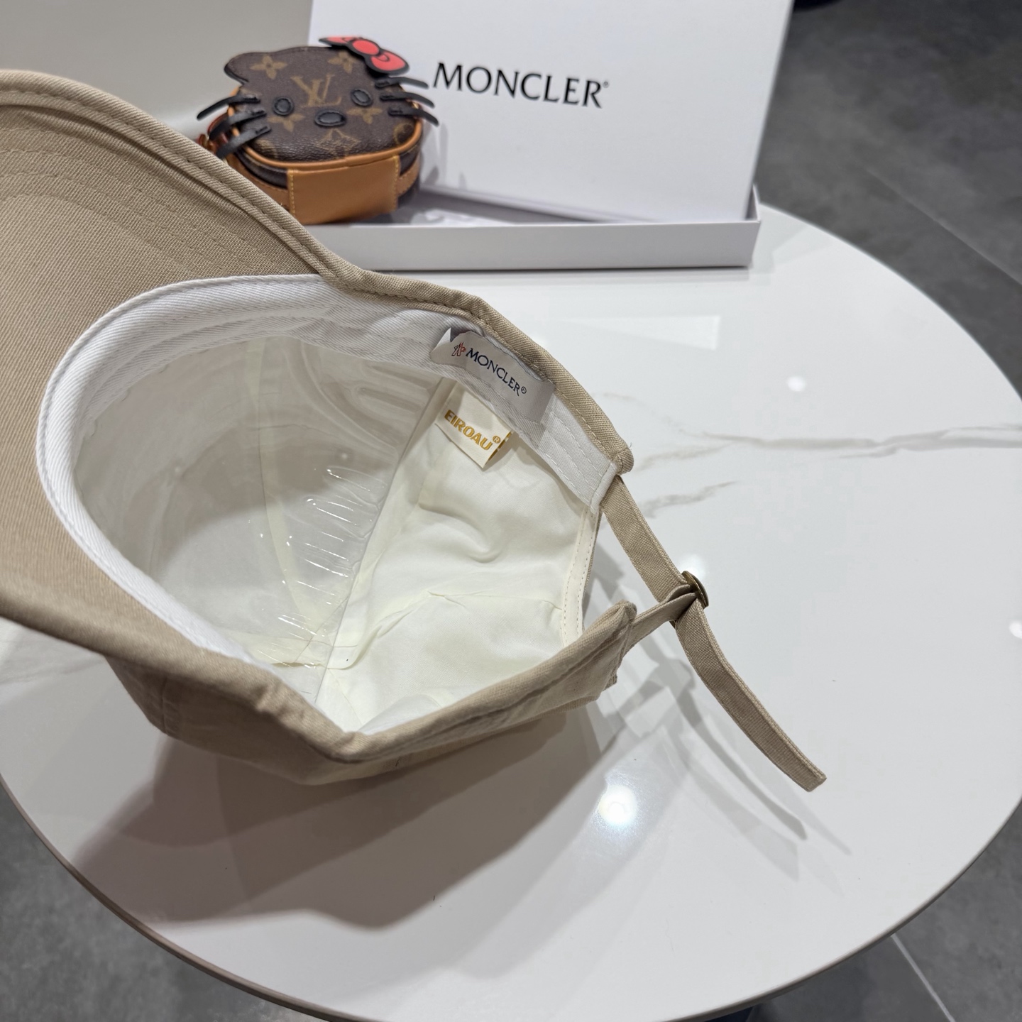 Moncler hat