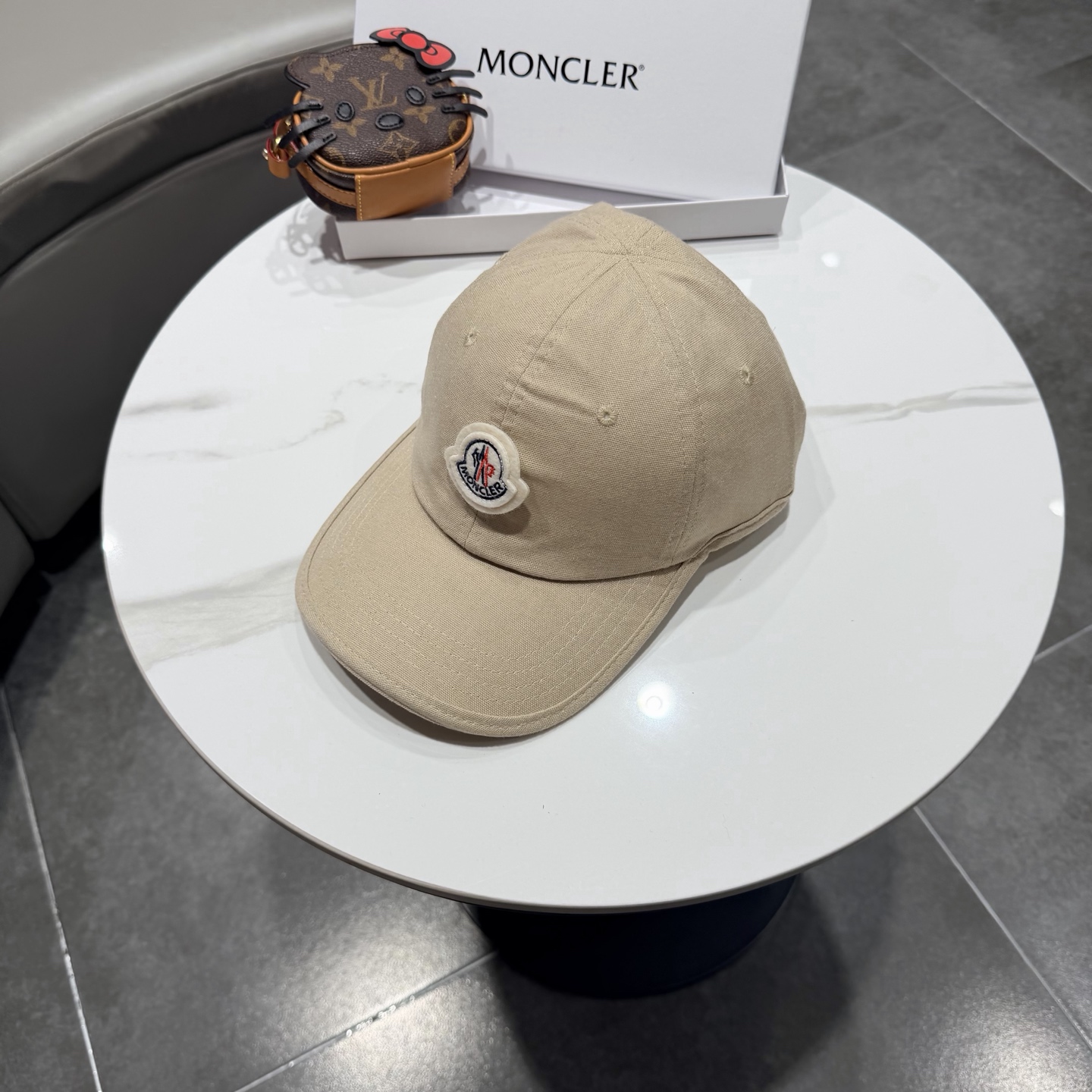 Moncler hat