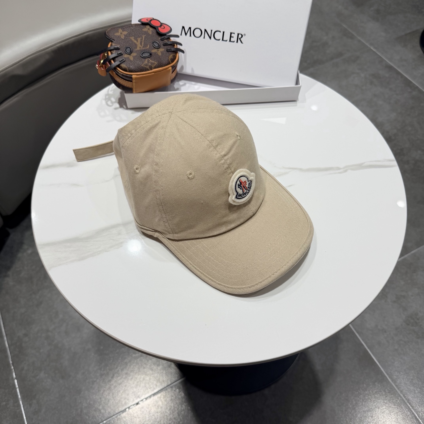Moncler hat