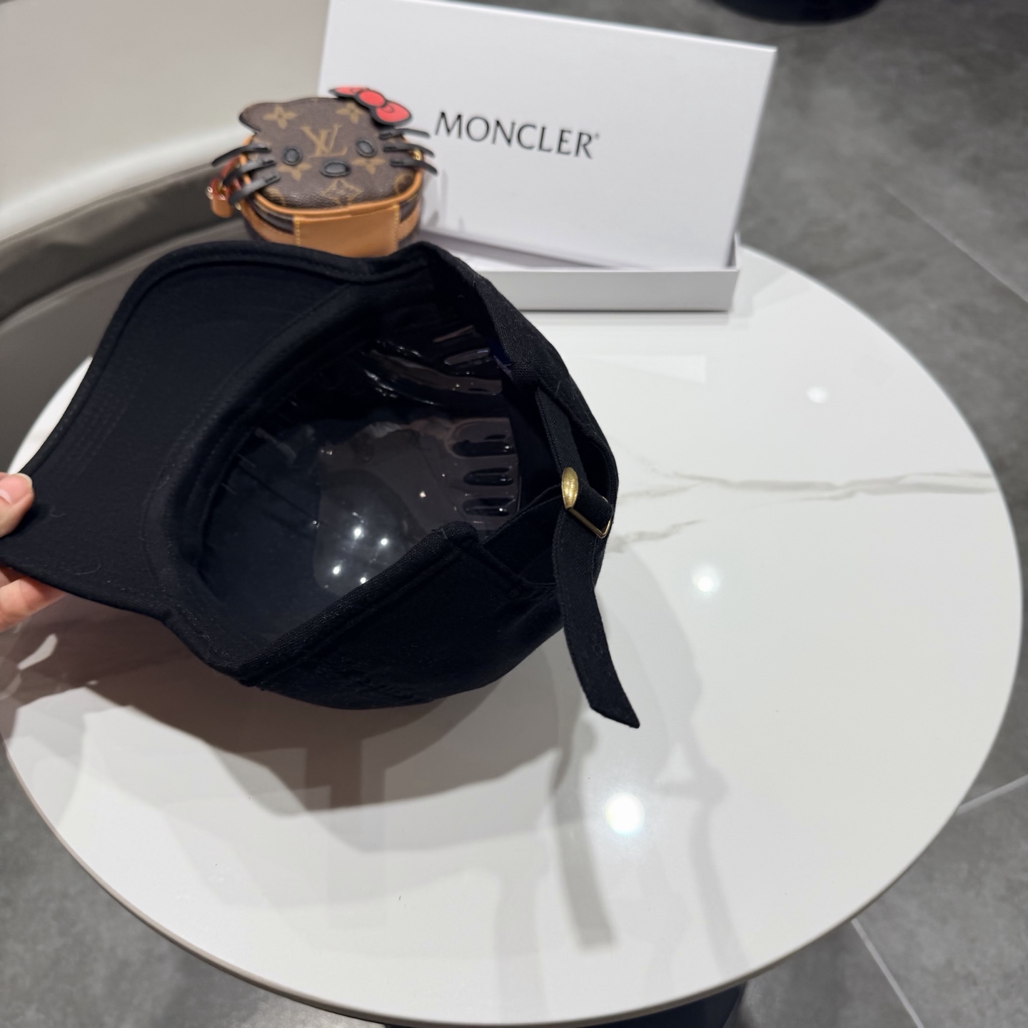 Moncler hat