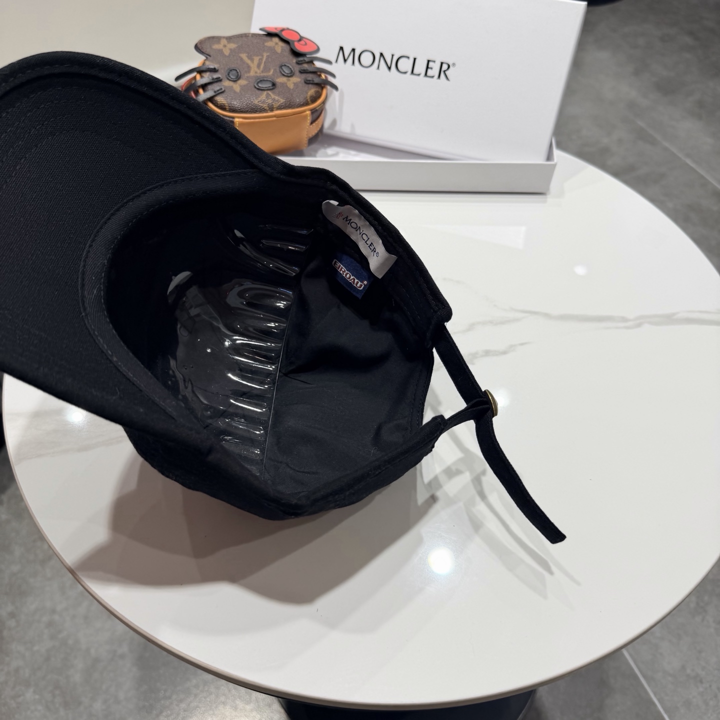 Moncler hat