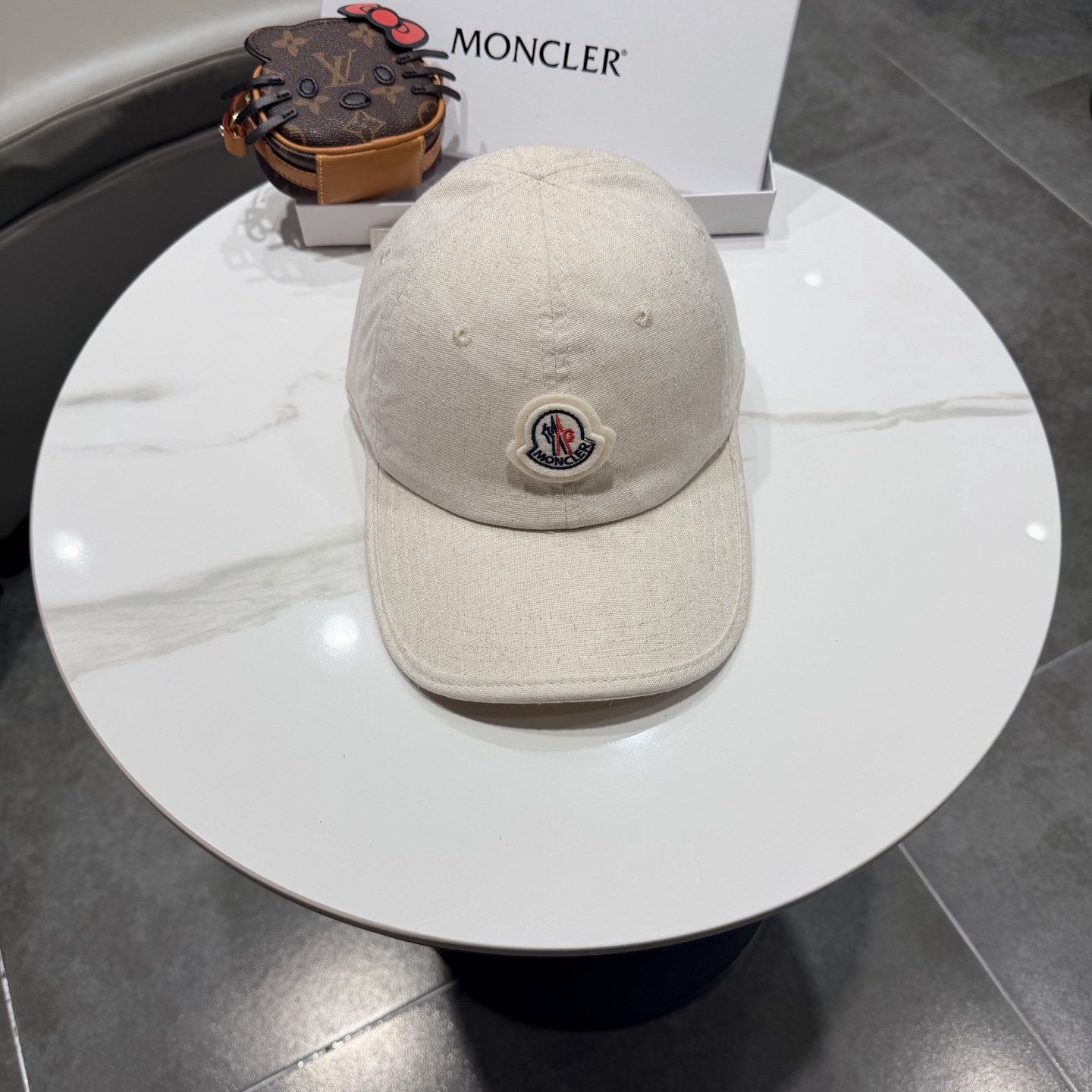 Moncler hat
