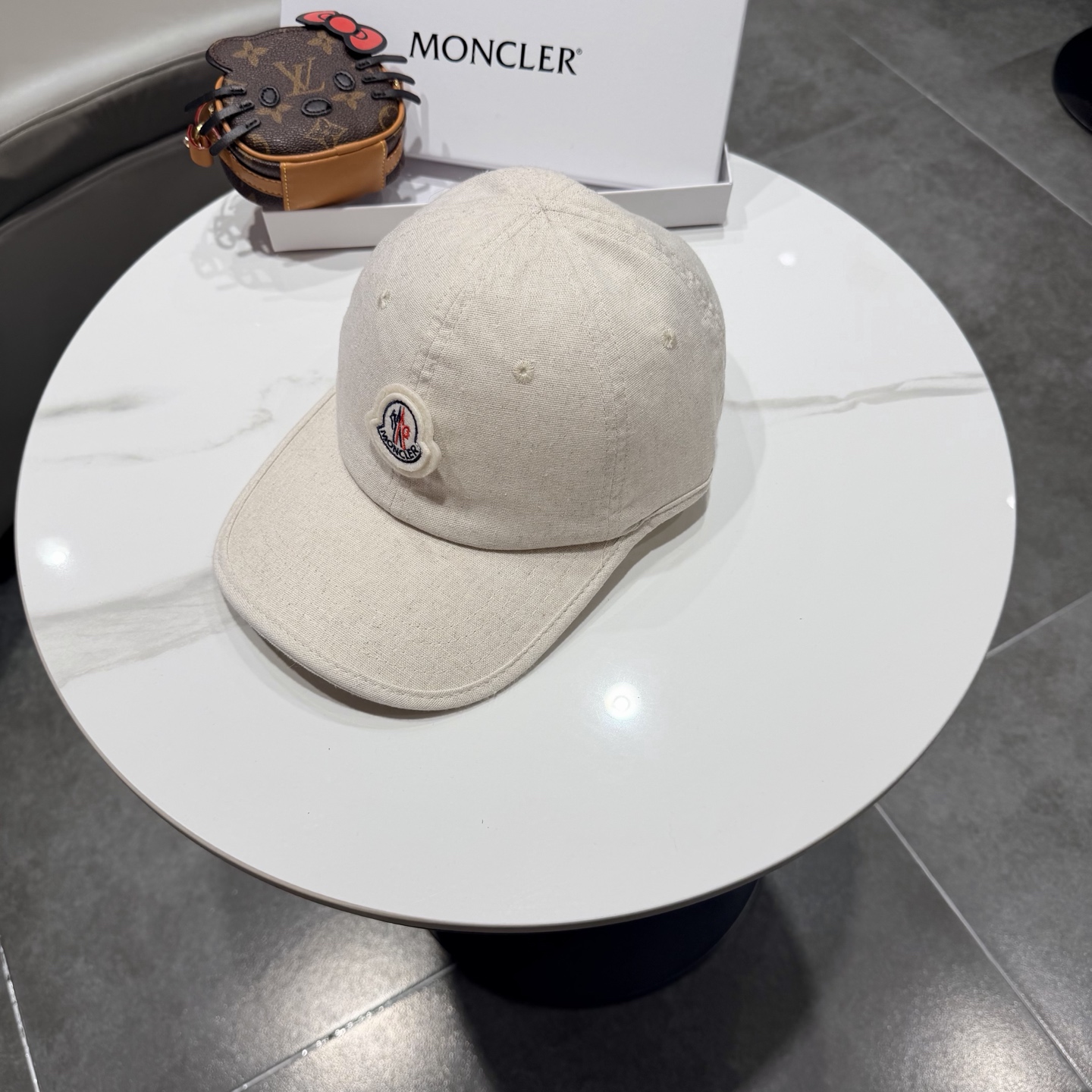 Moncler hat
