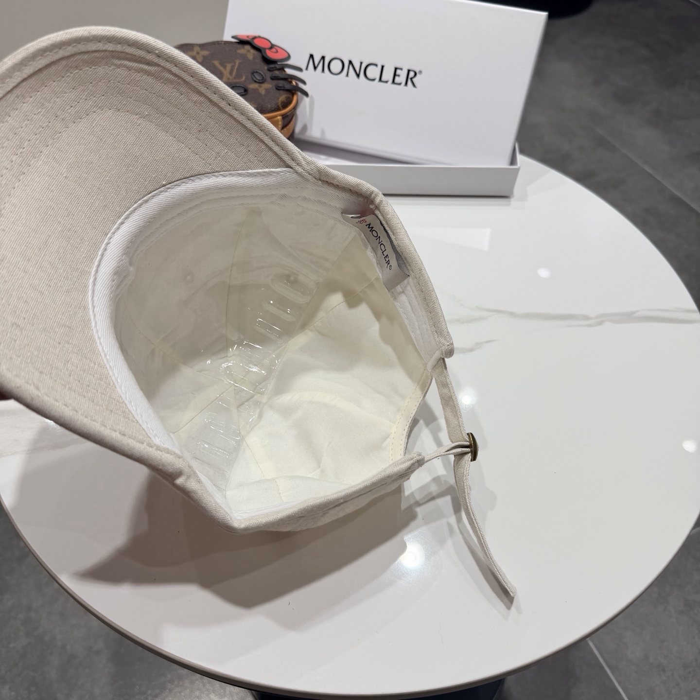 Moncler hat