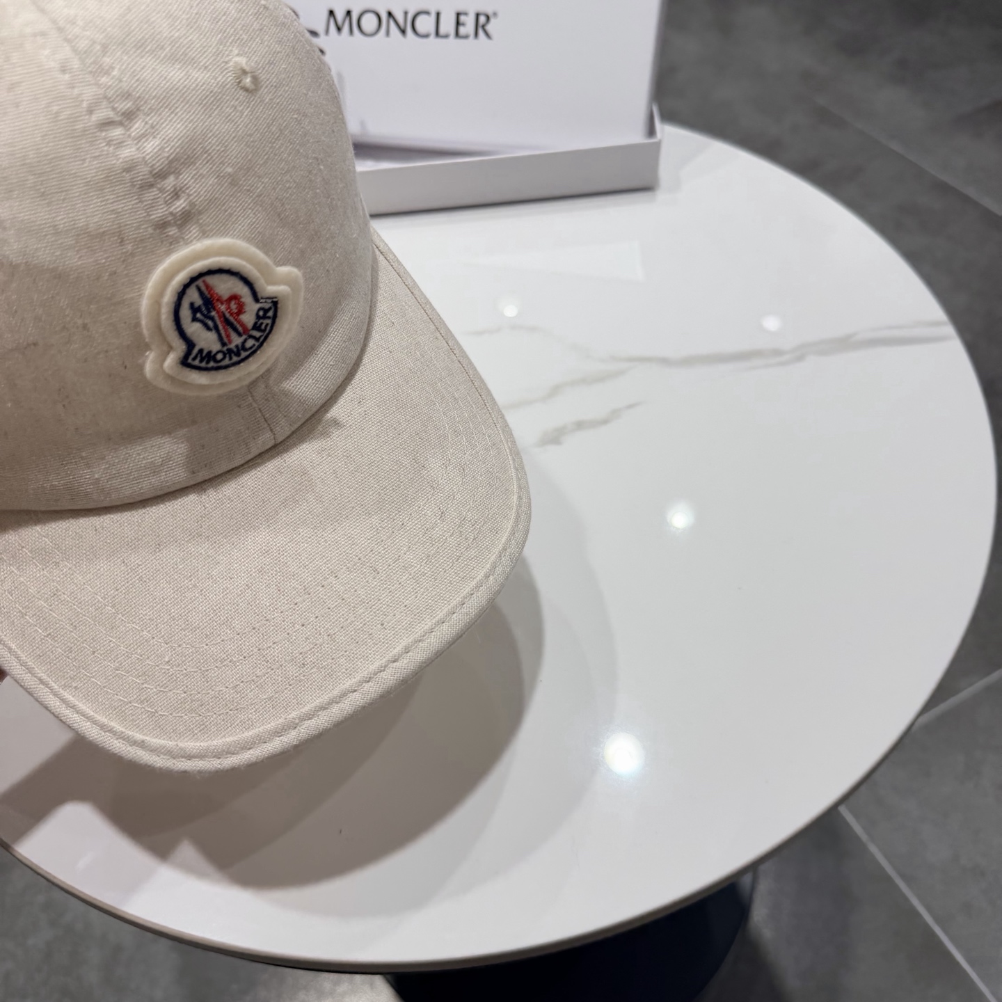 Moncler hat