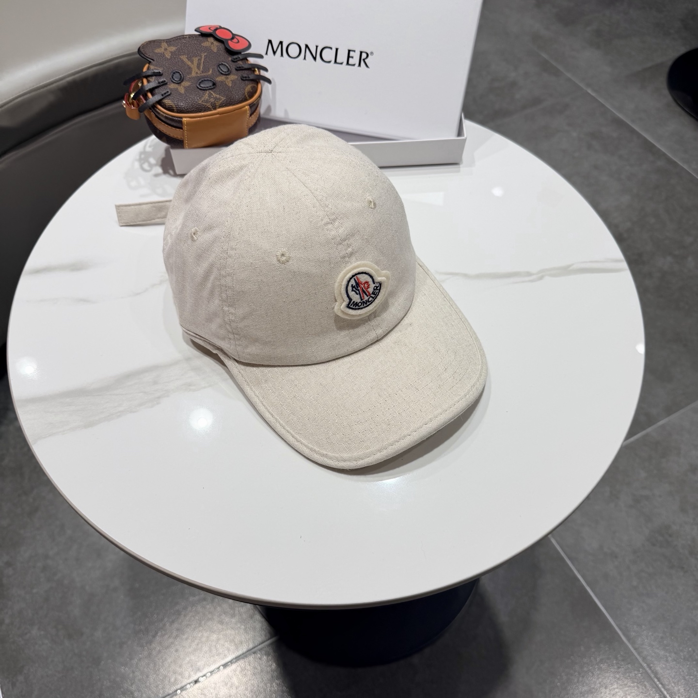 Moncler hat