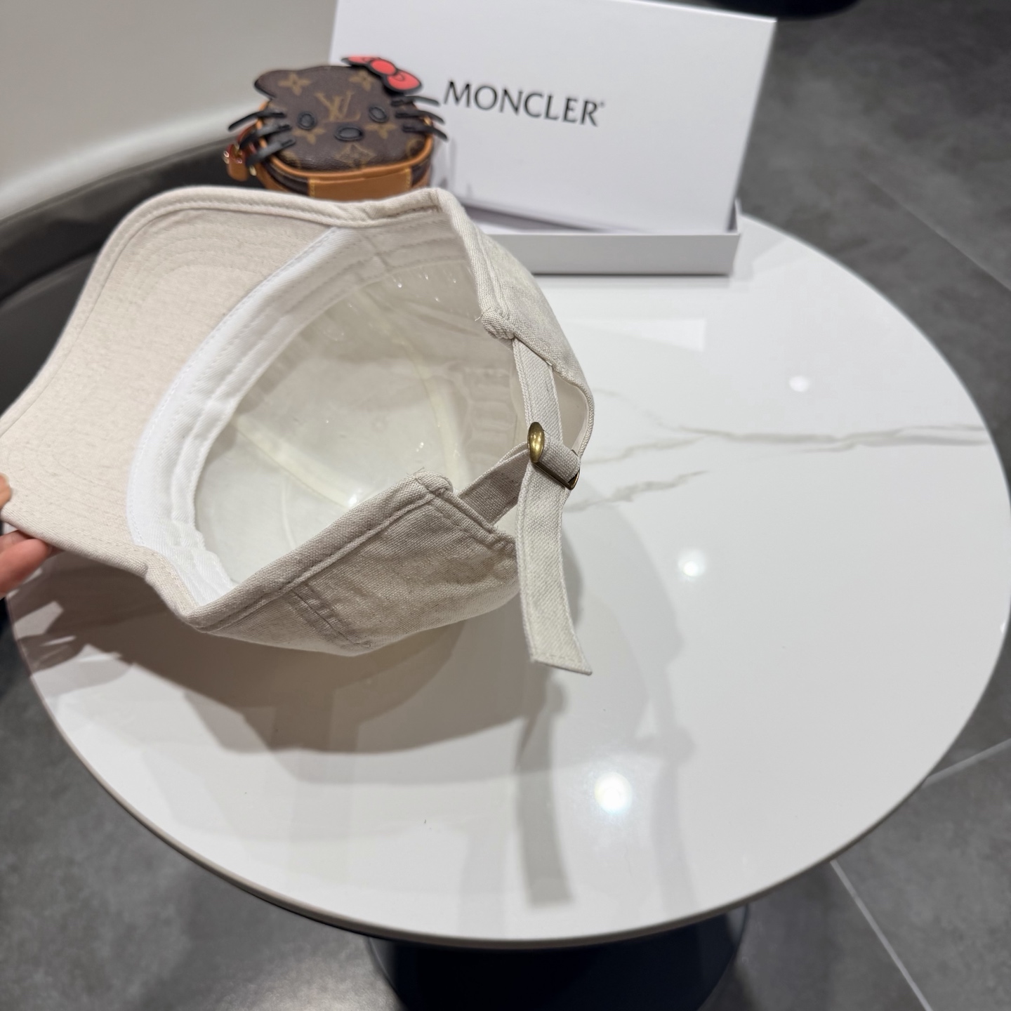 Moncler hat