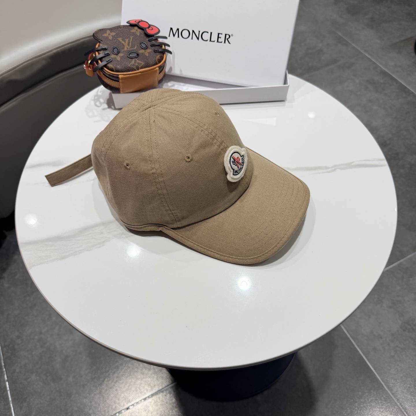 Moncler hat