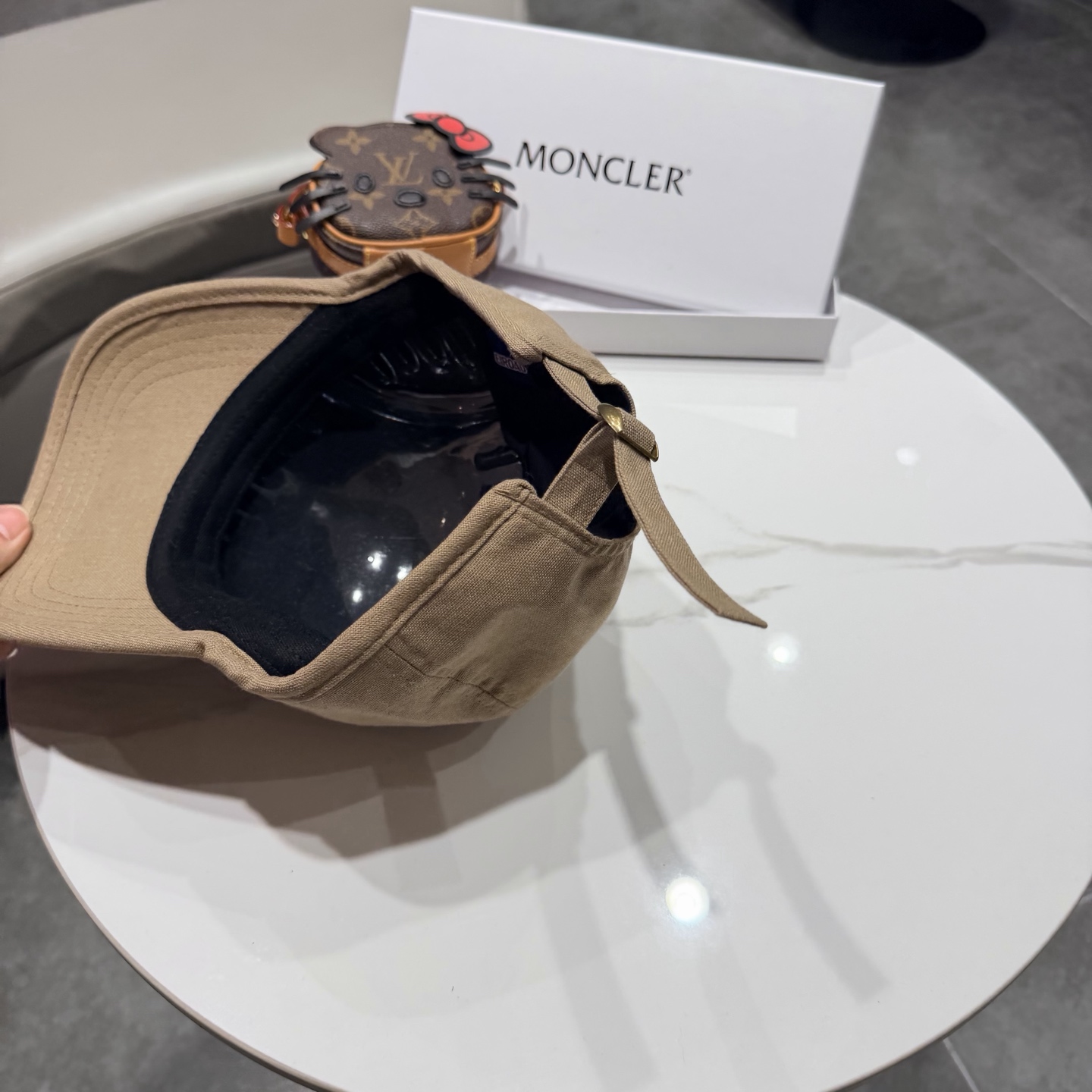 Moncler hat