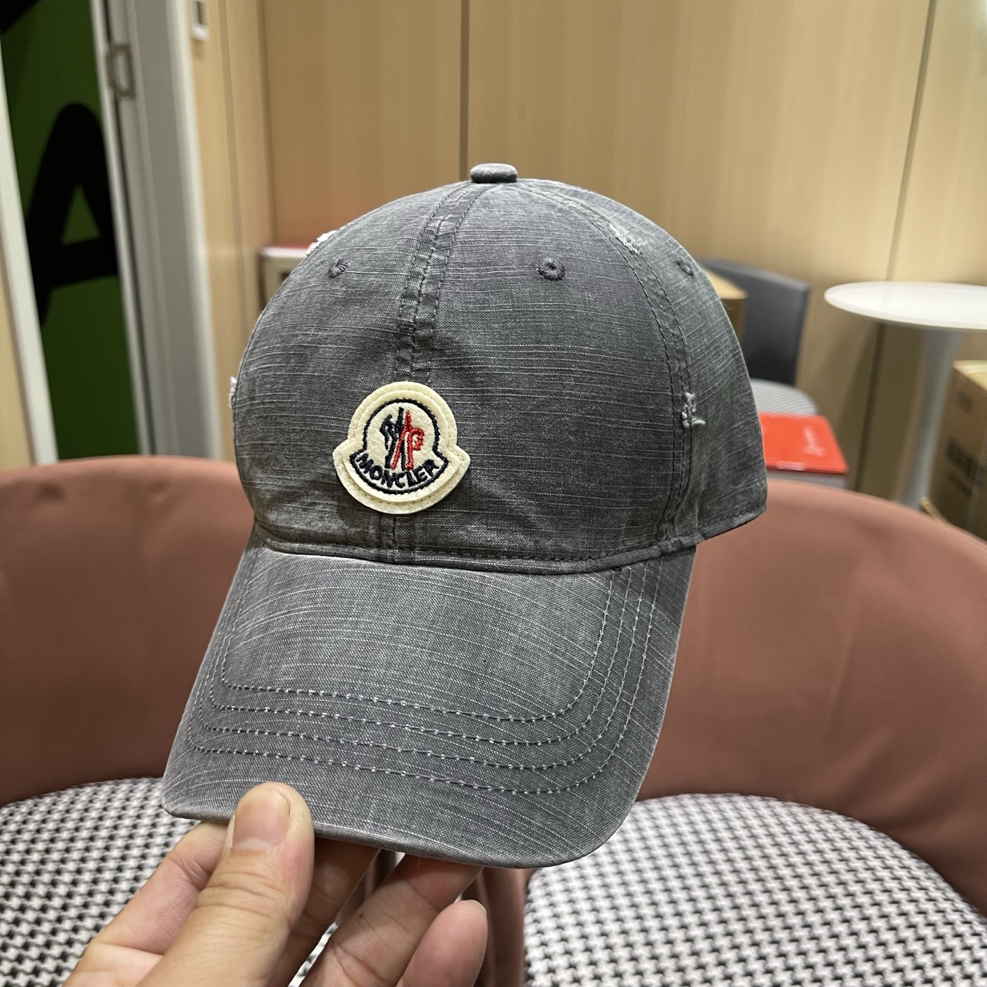 Moncler hat