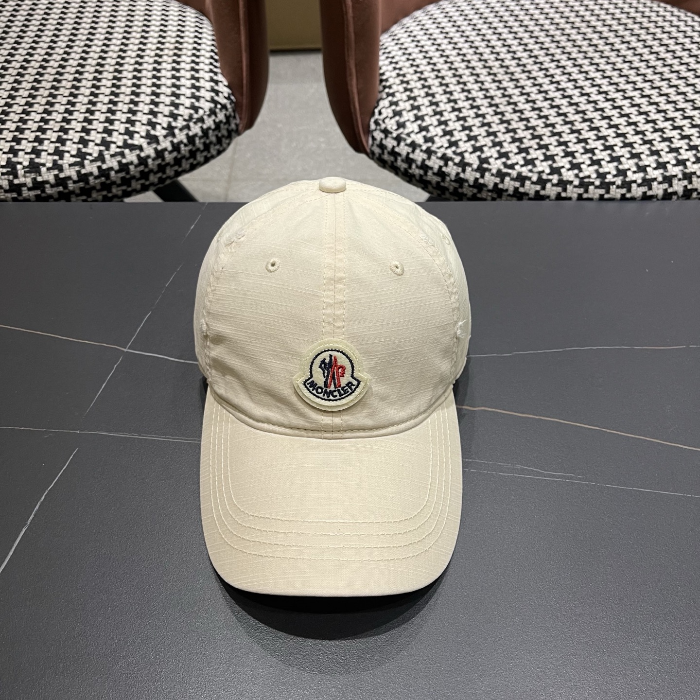 Moncler hat