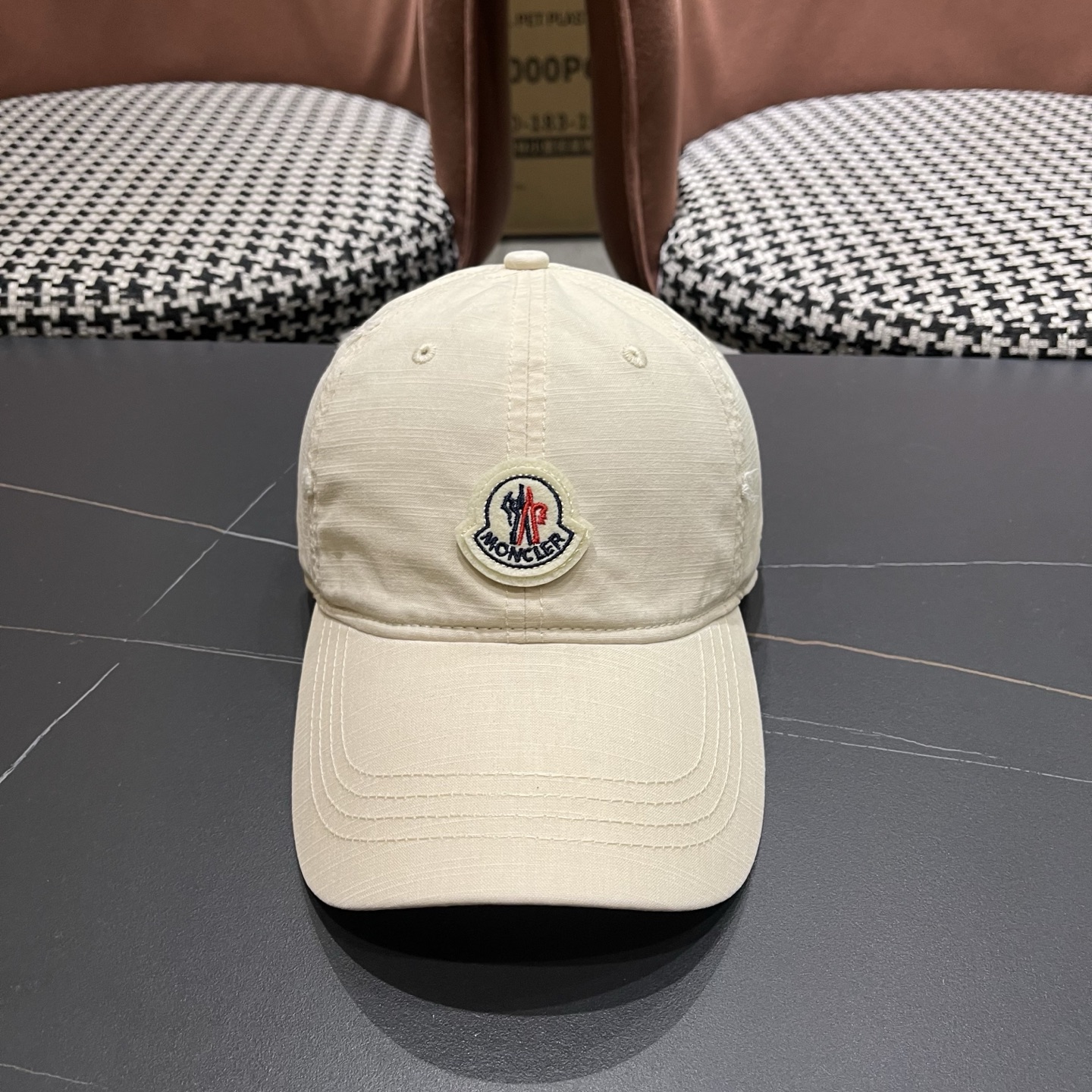 Moncler hat