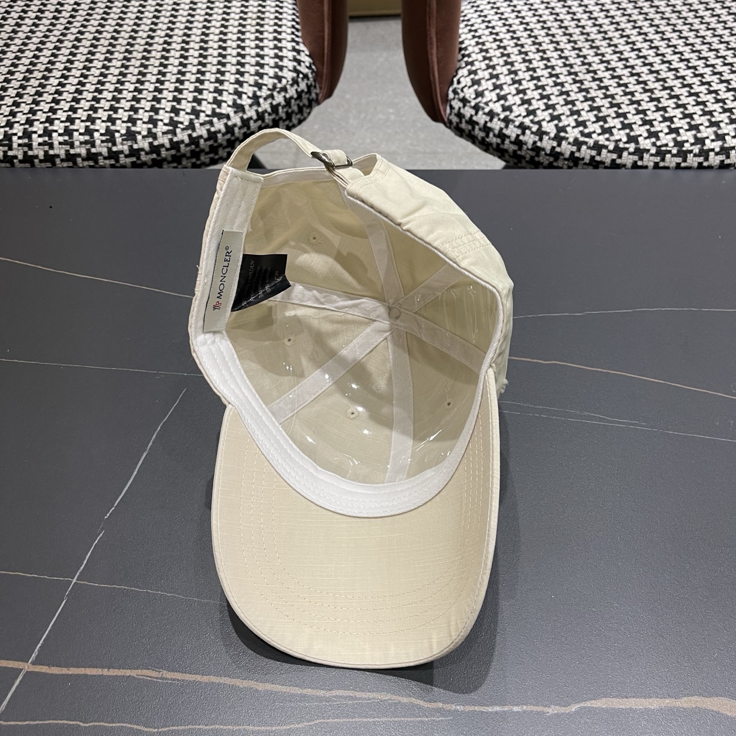 Moncler hat