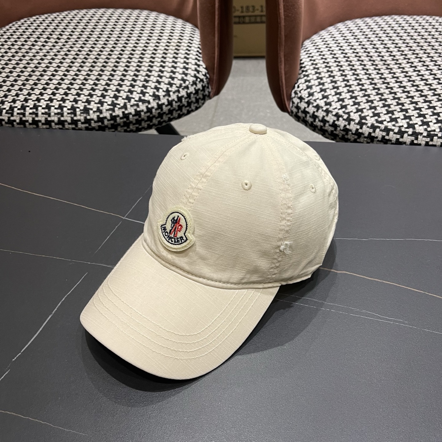 Moncler hat