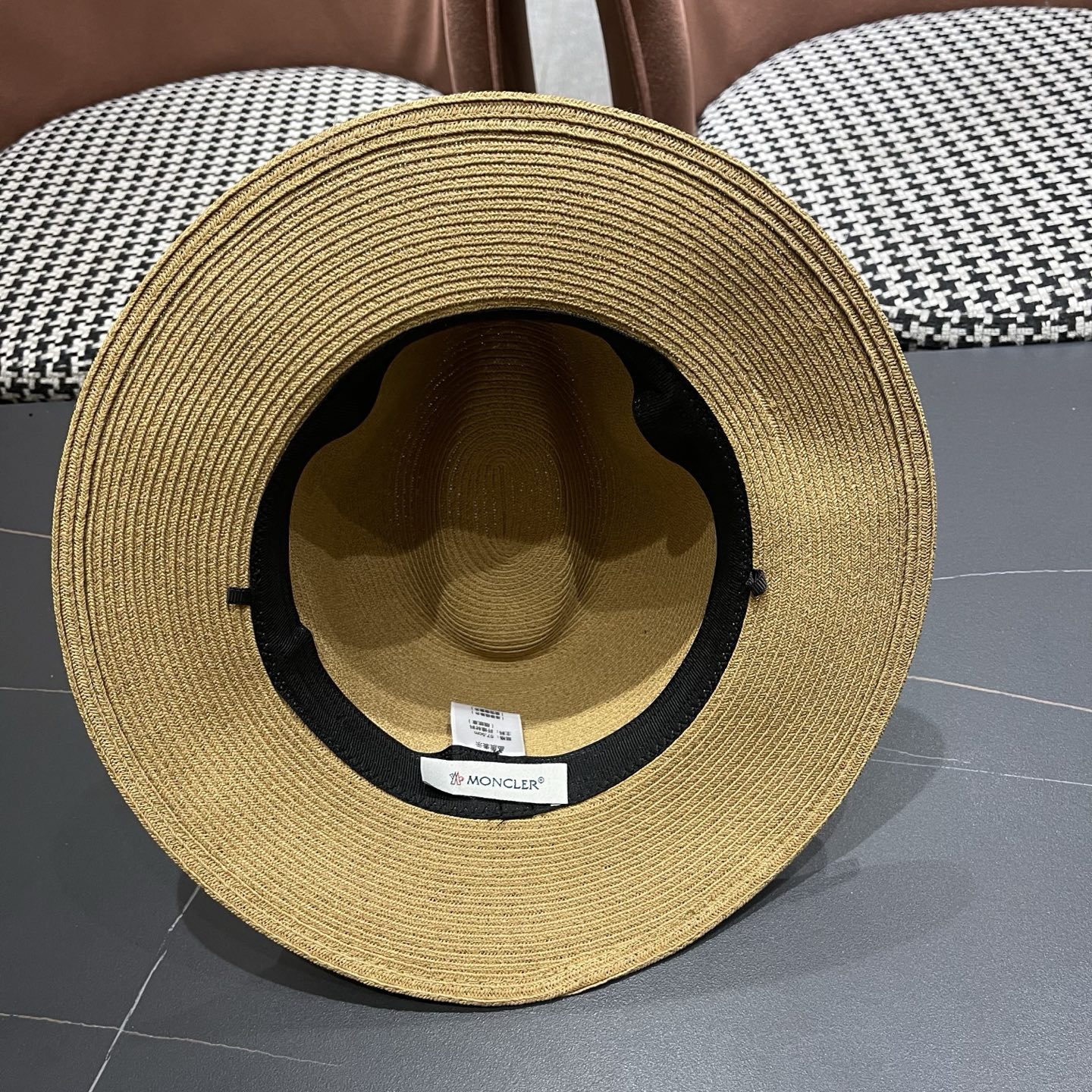 Moncler hat