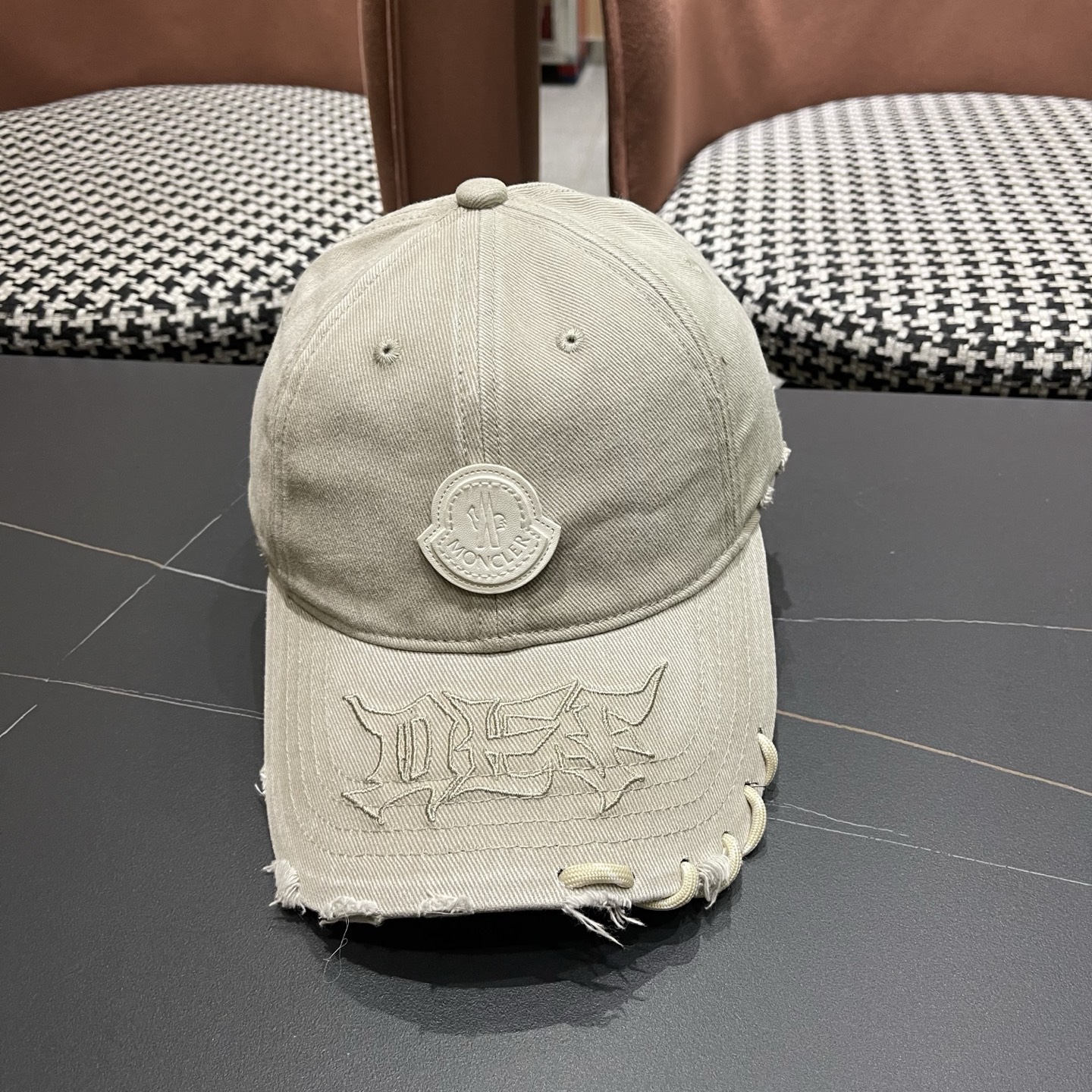 Moncler hat