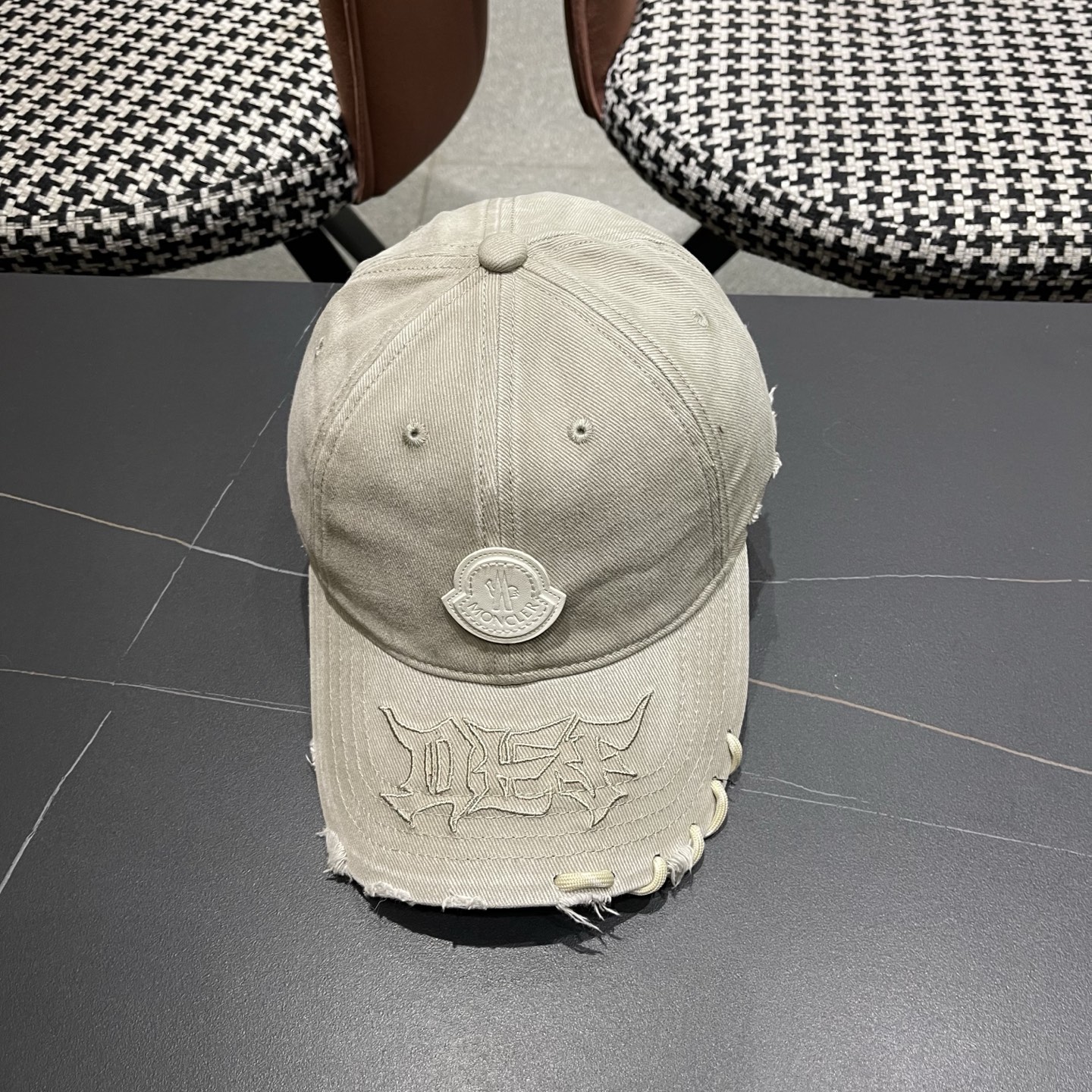 Moncler hat