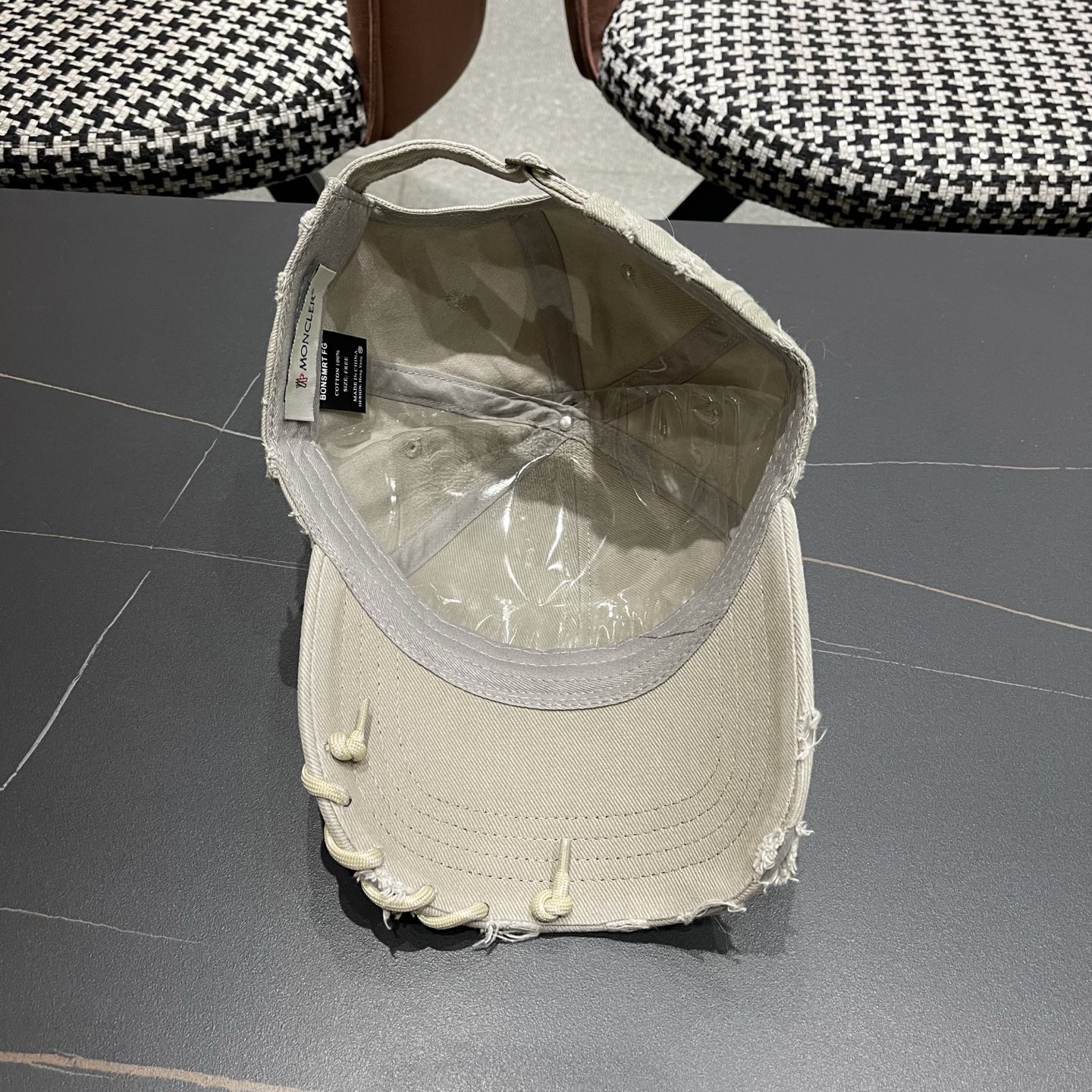 Moncler hat