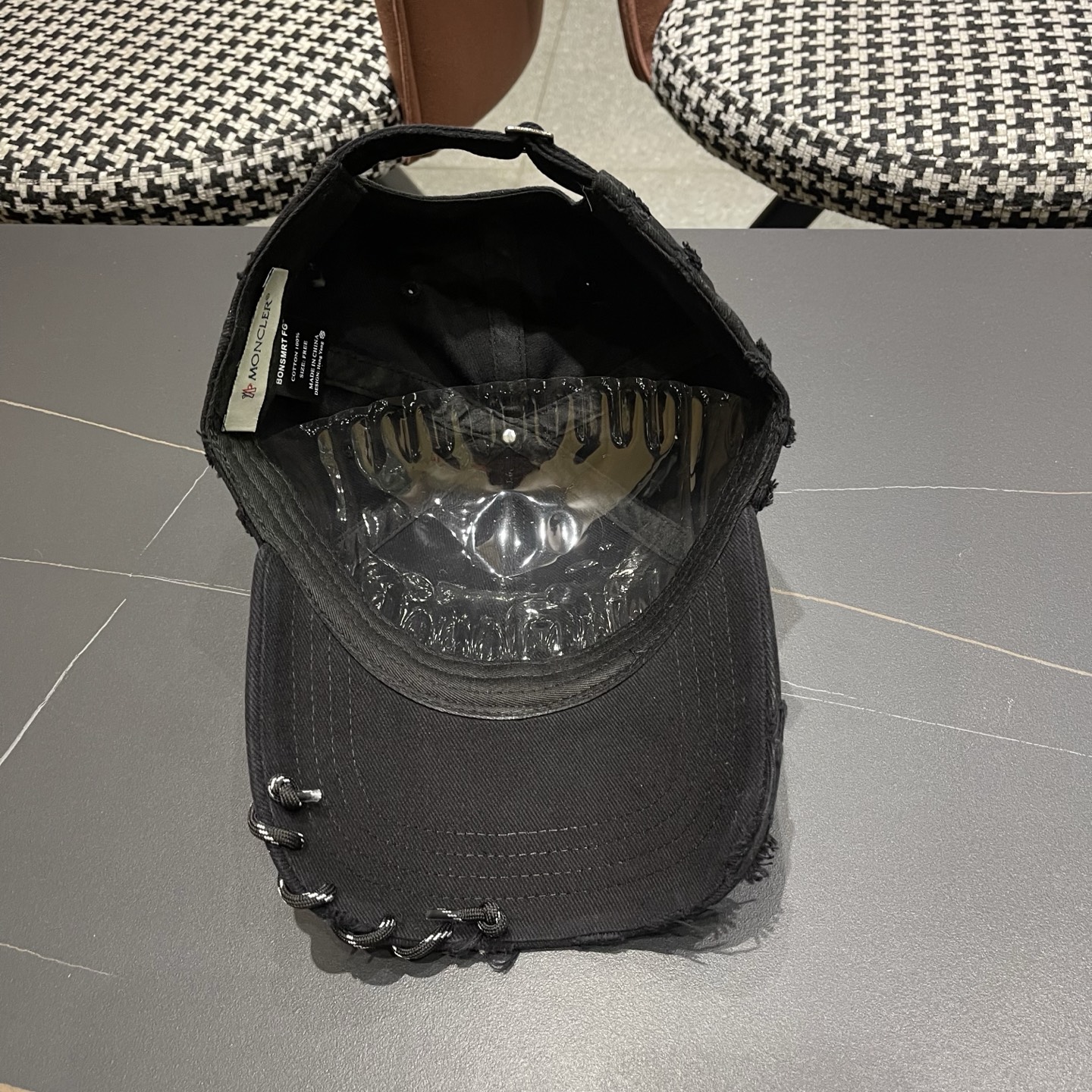 Moncler hat