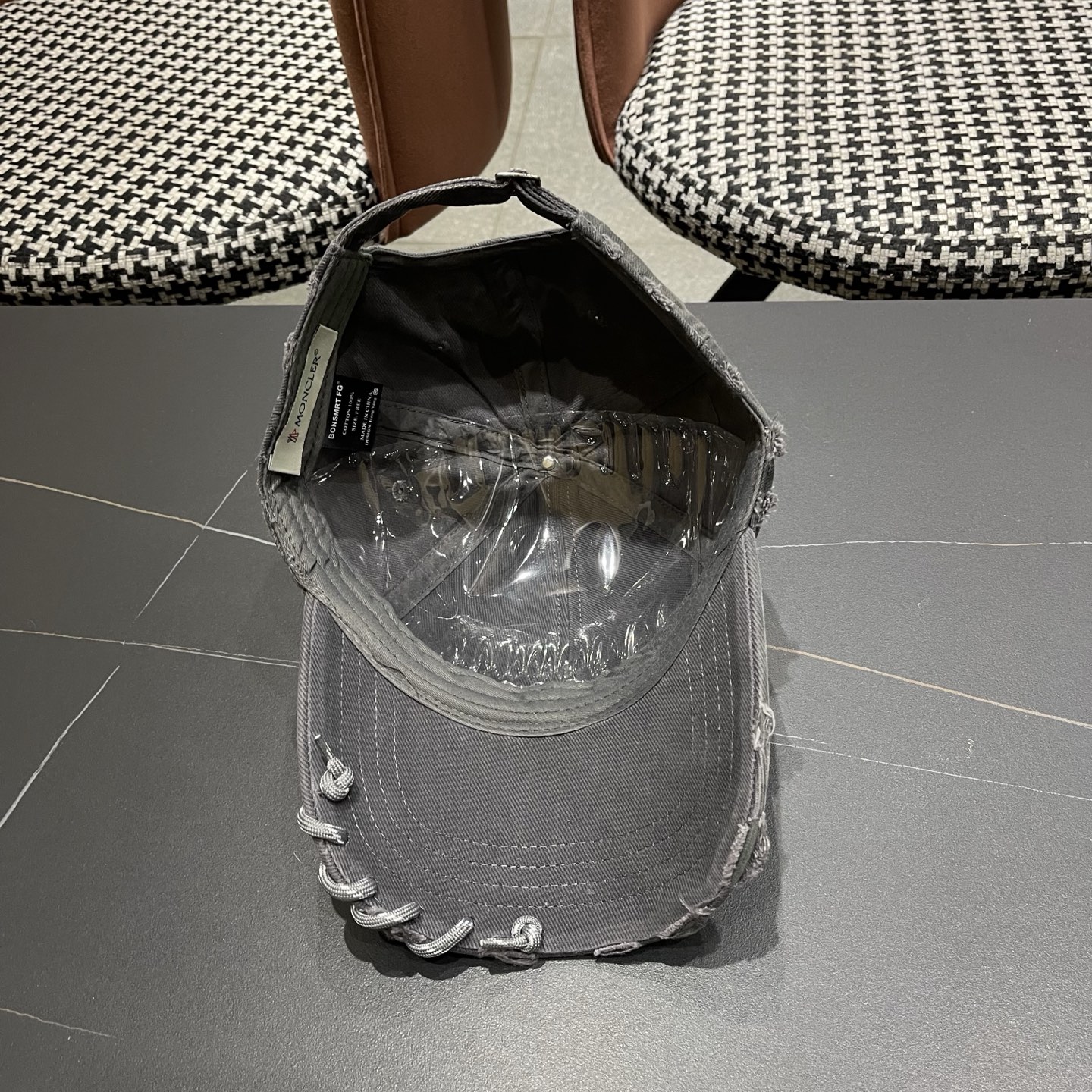 Moncler hat