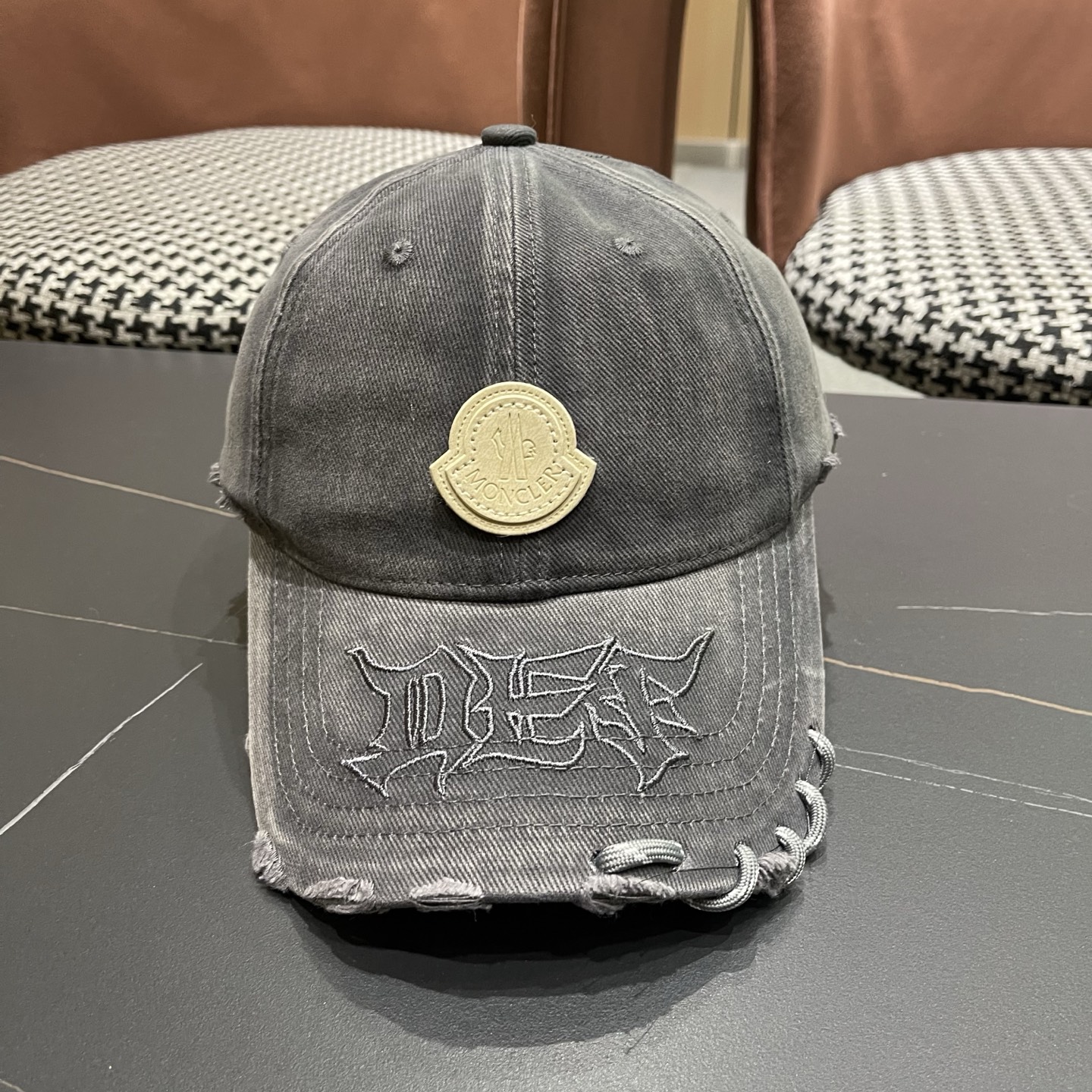 Moncler hat