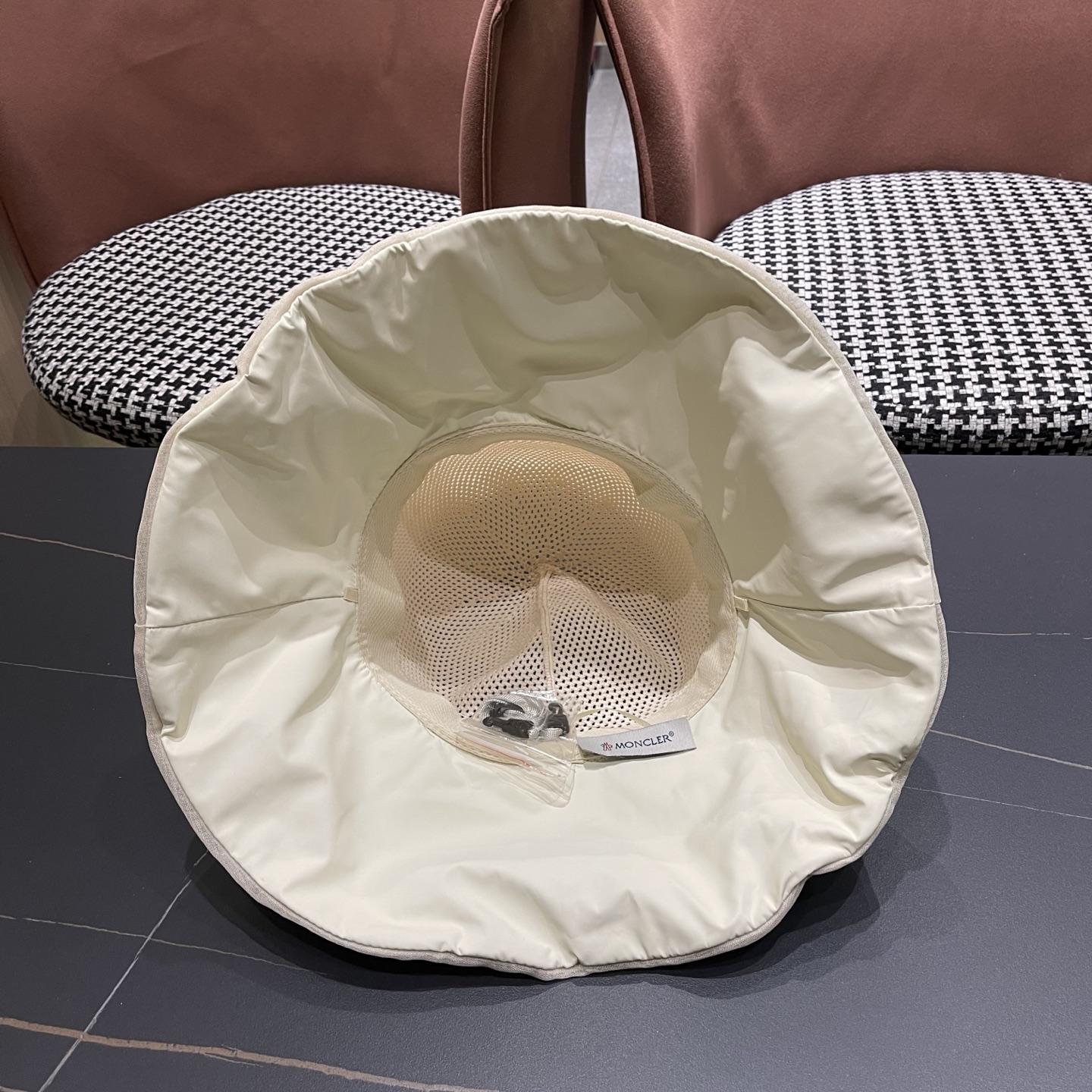 Moncler hat