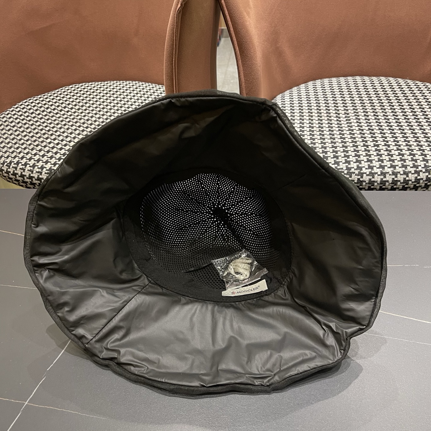 Moncler hat