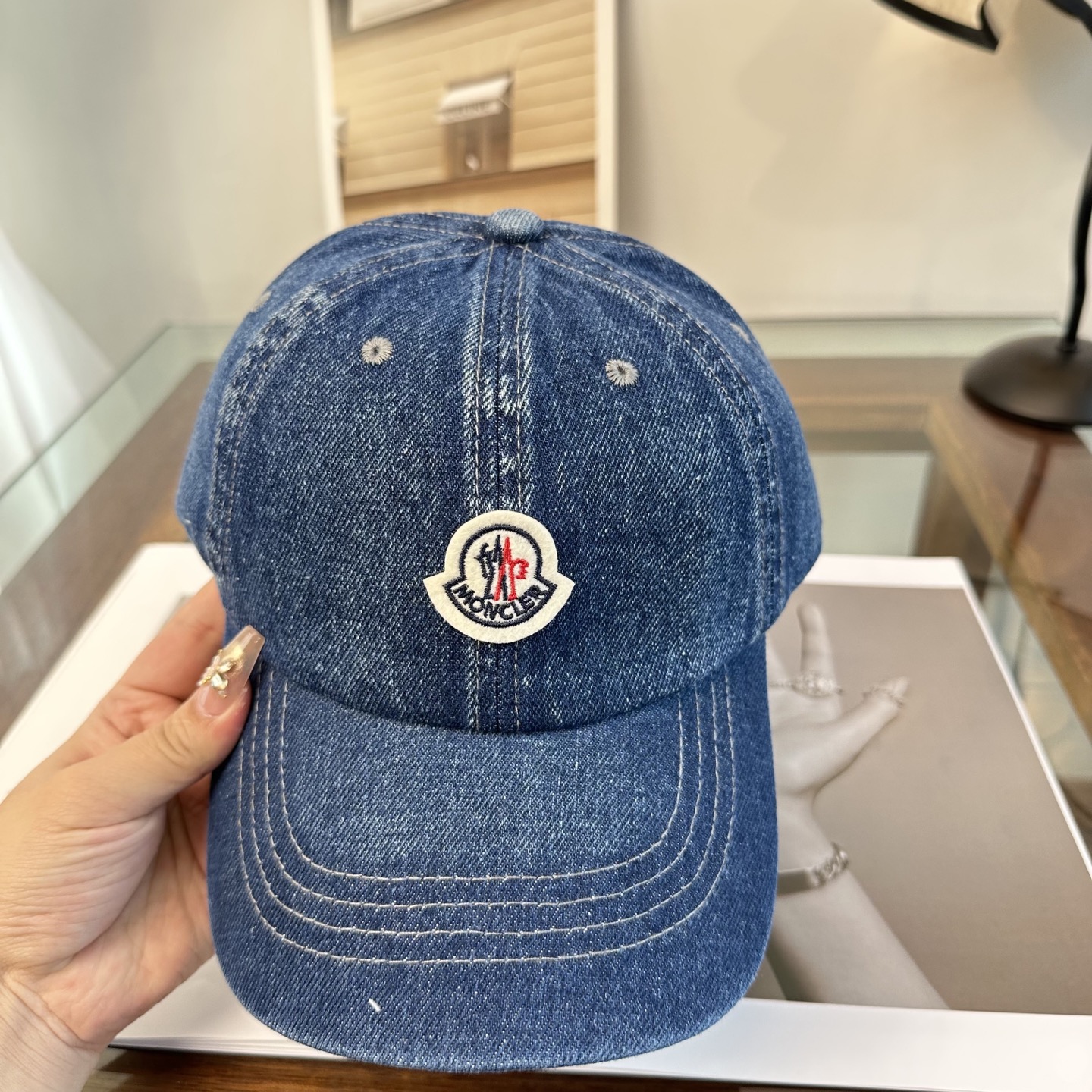 Moncler hat