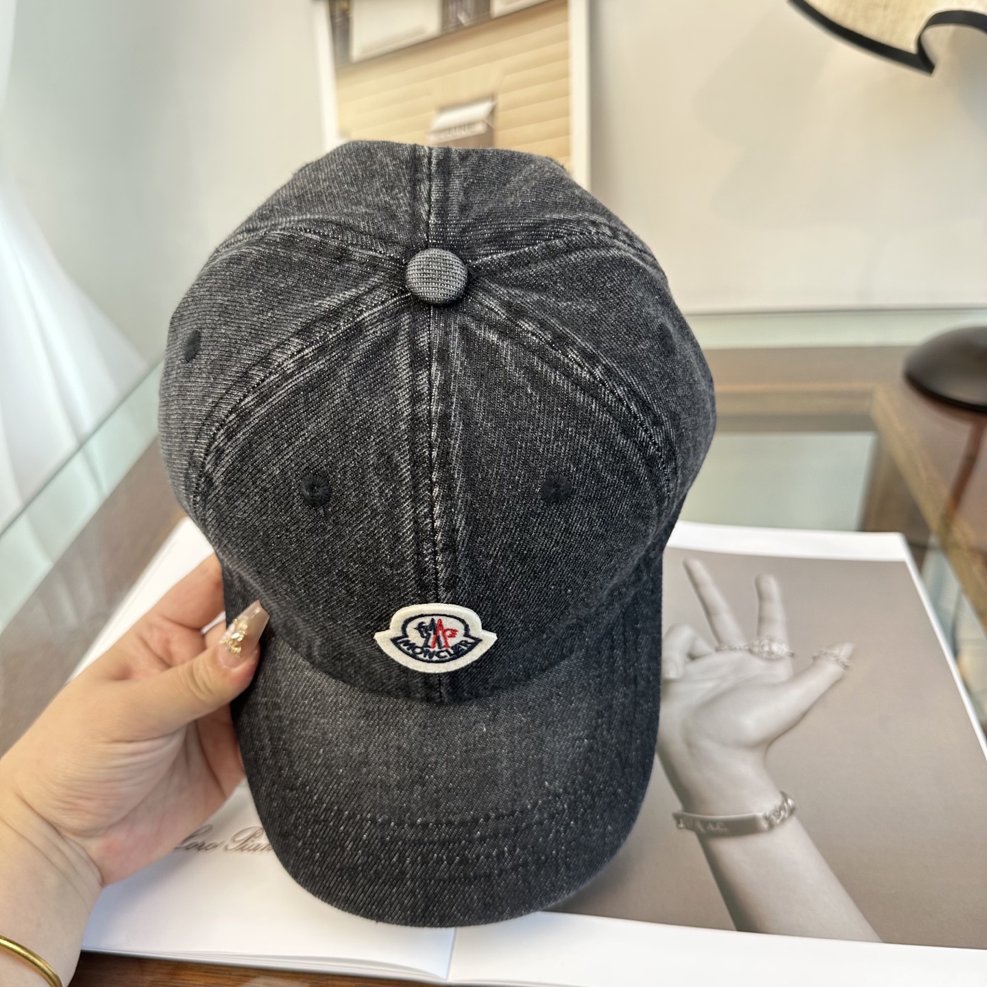 Moncler hat