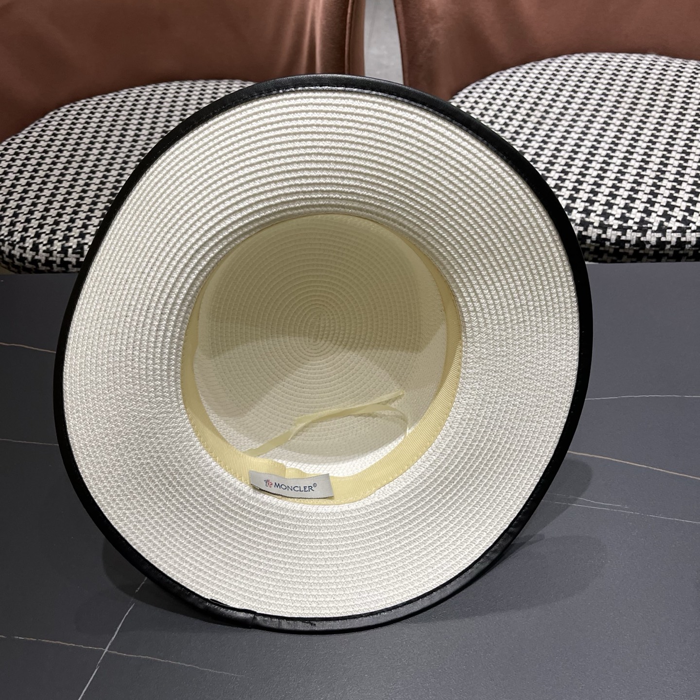 Moncler hat