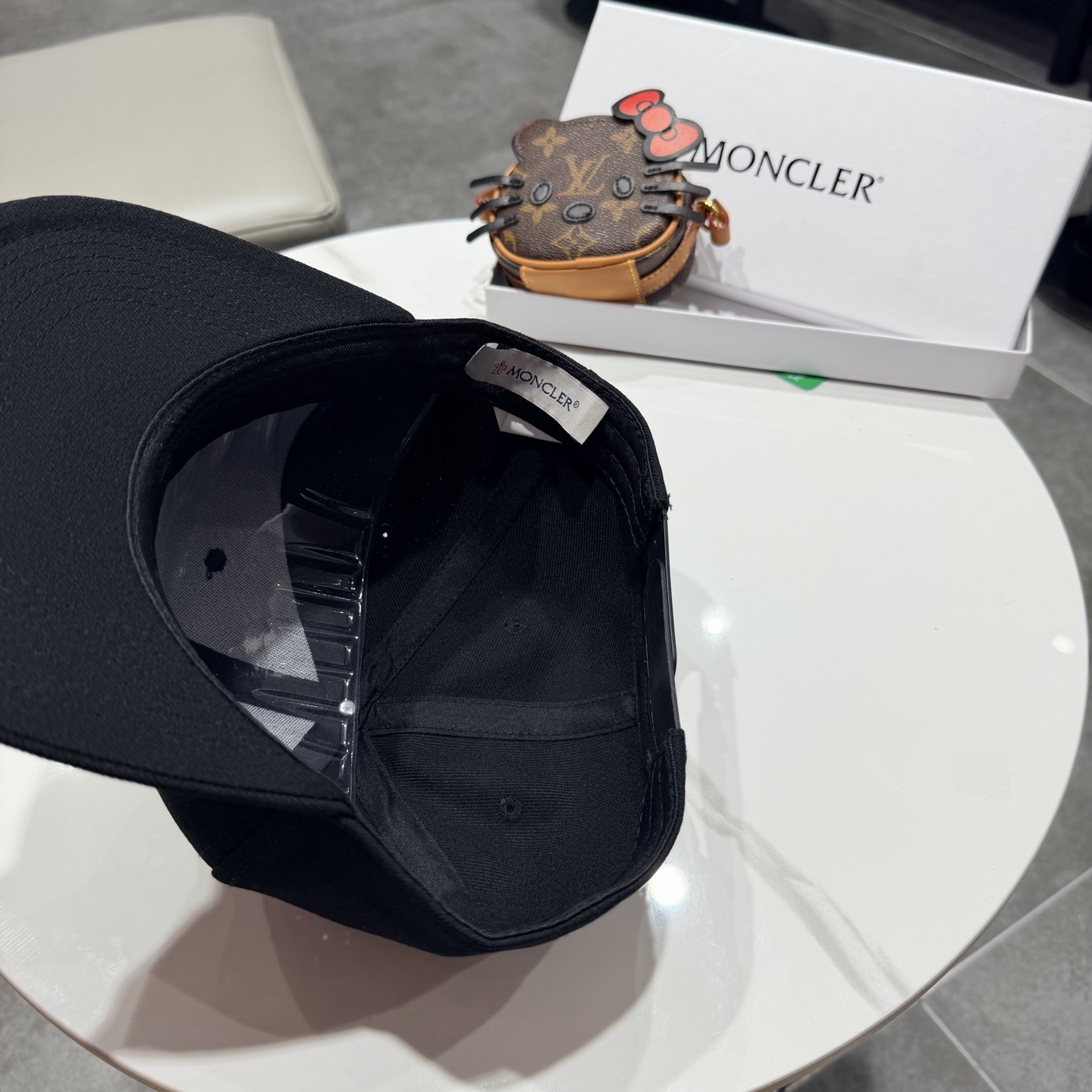 Moncler hat