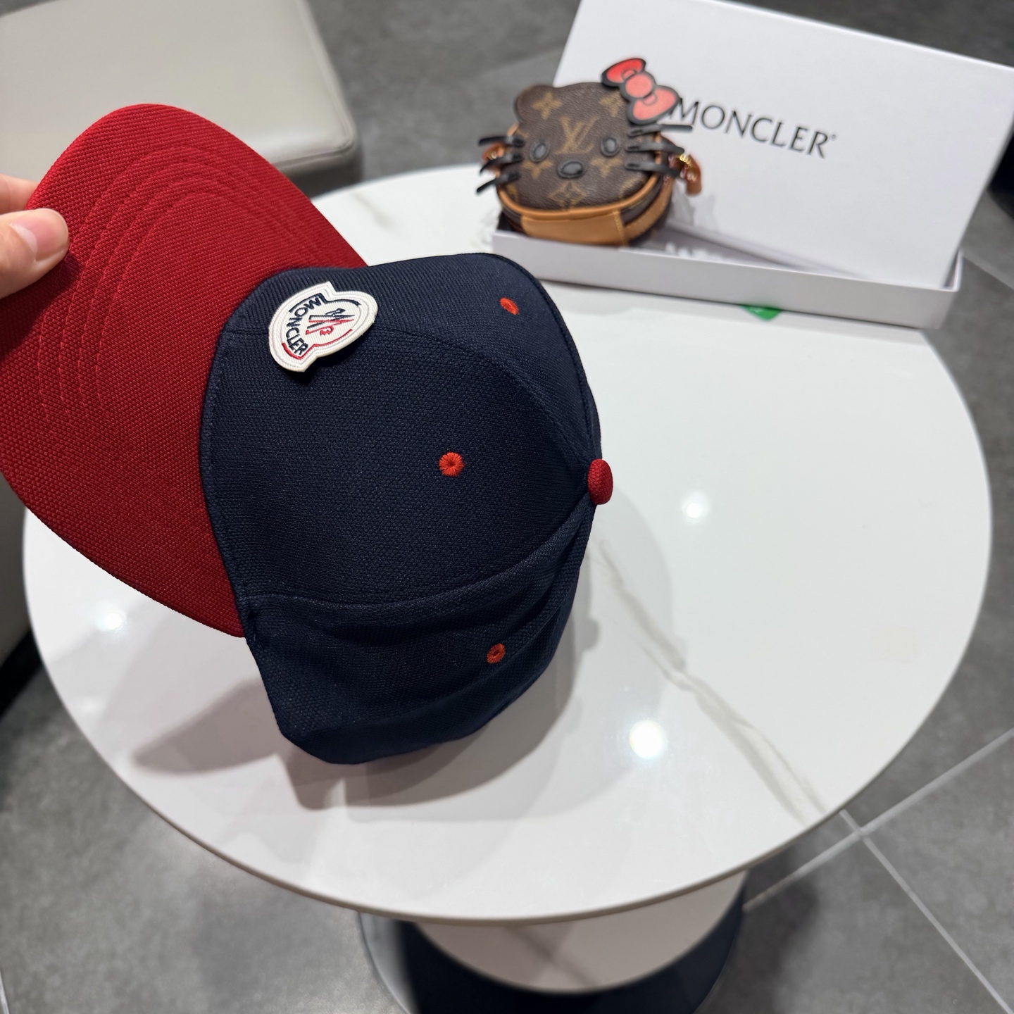 Moncler hat