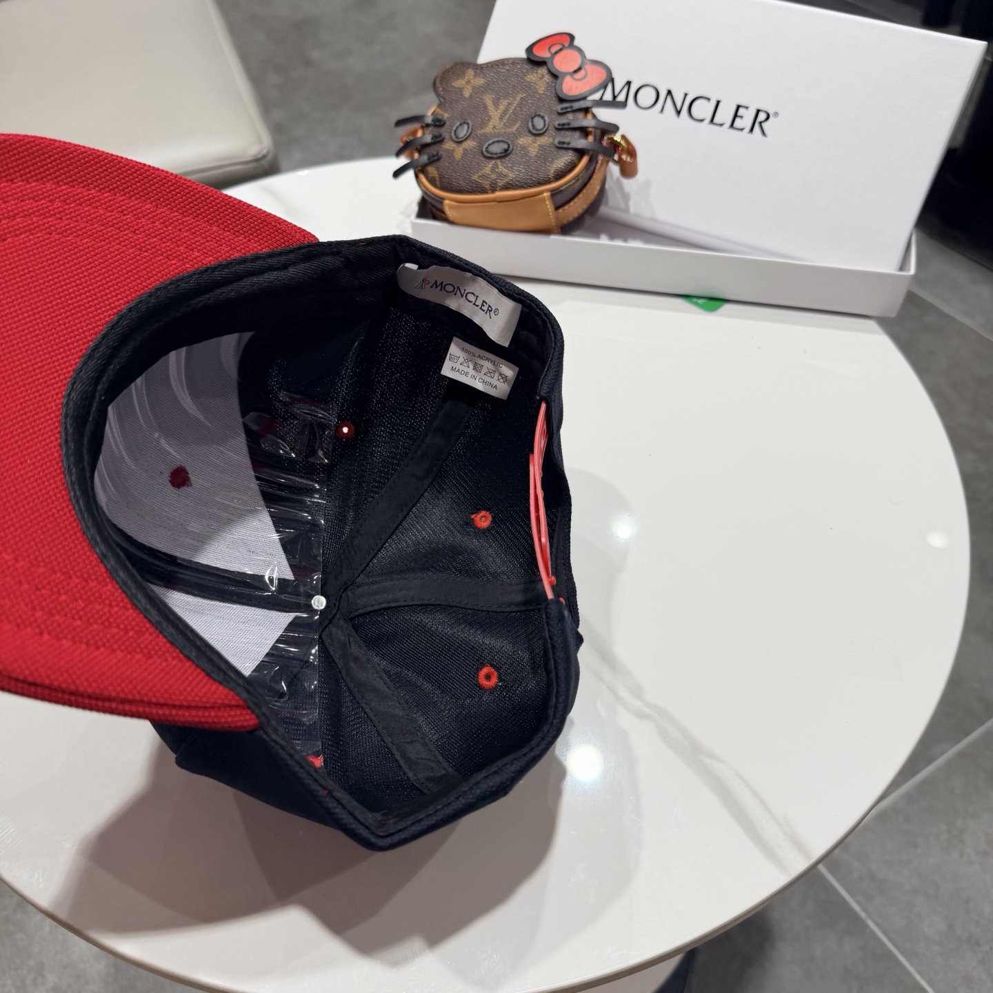 Moncler hat