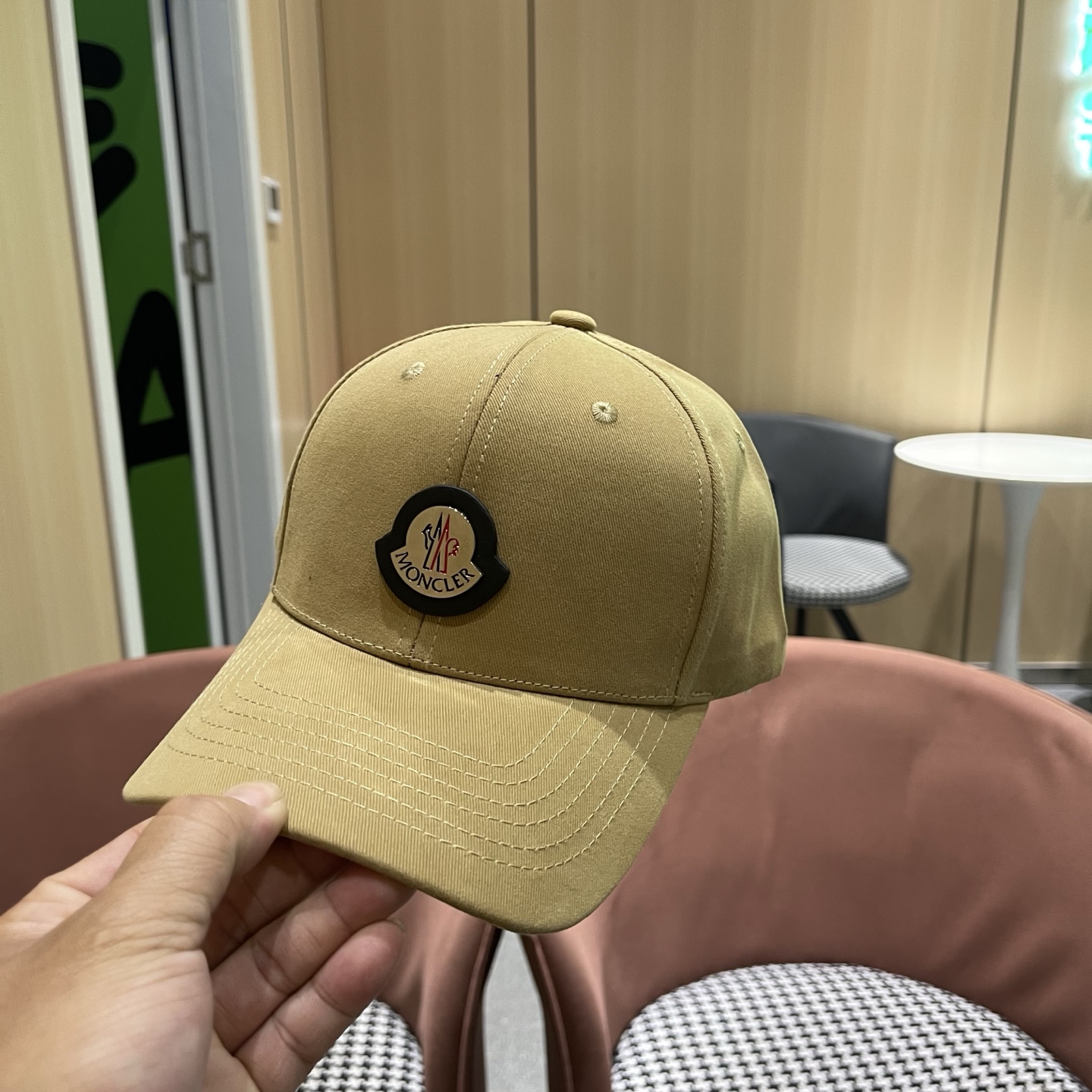 Moncler hat