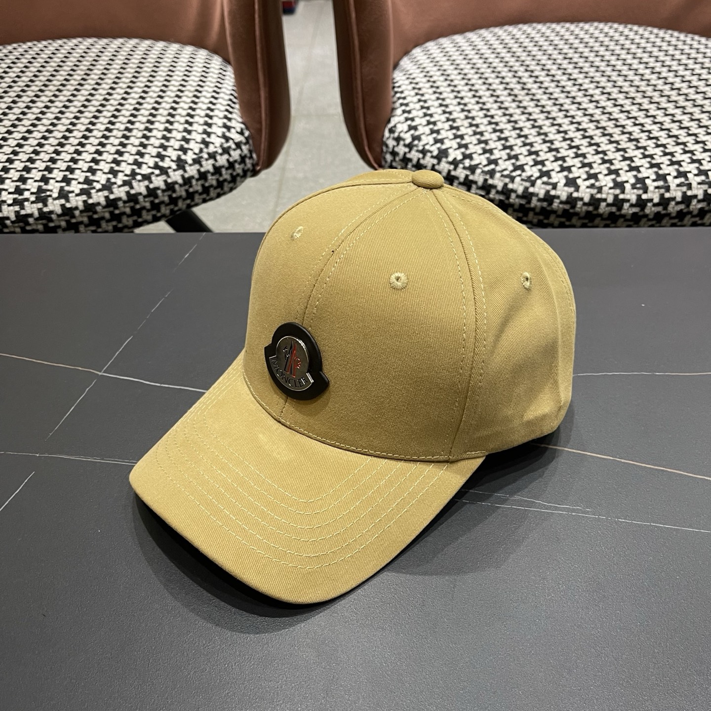 Moncler hat