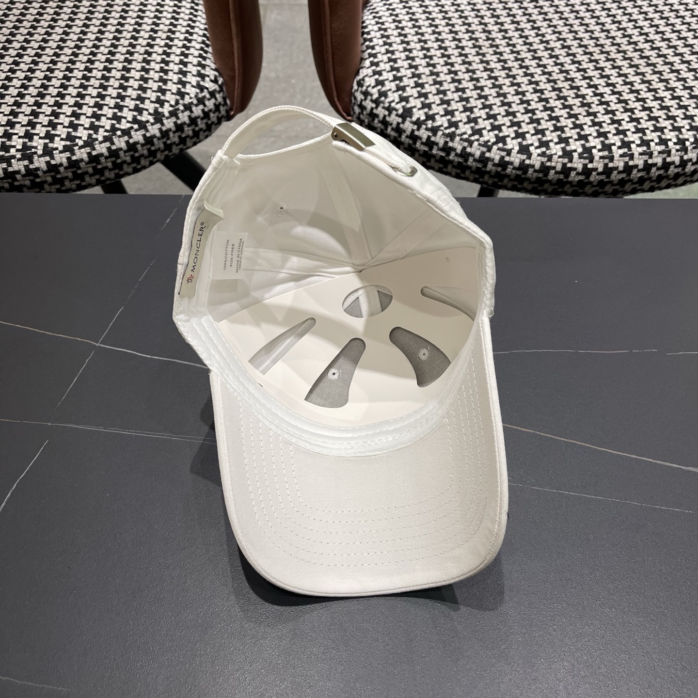 Moncler hat
