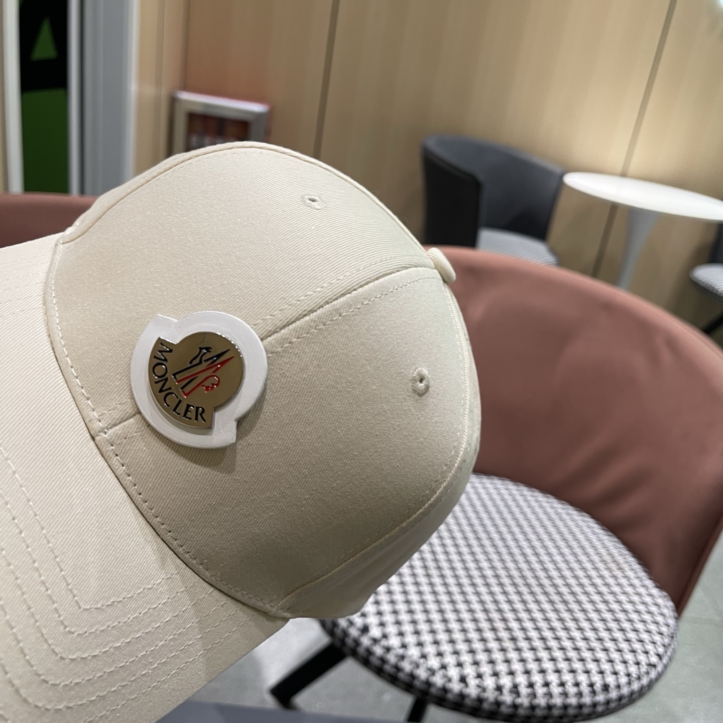 Moncler hat