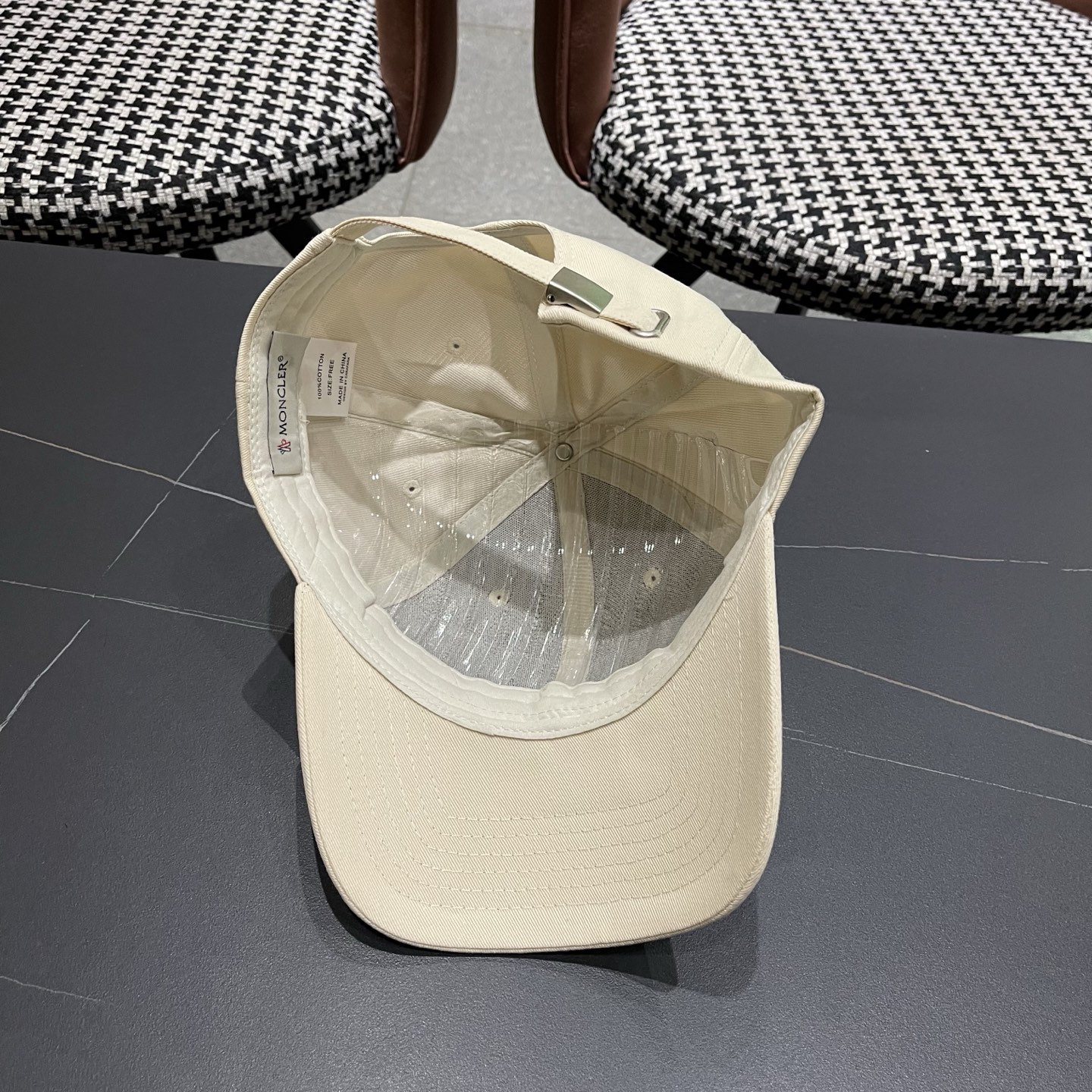 Moncler hat
