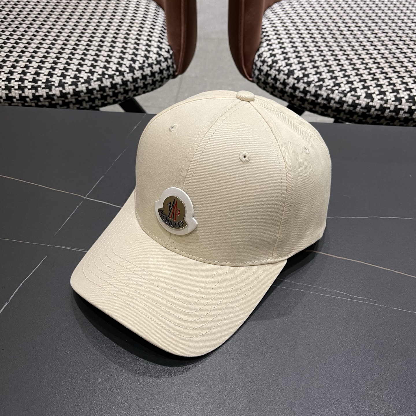 Moncler hat