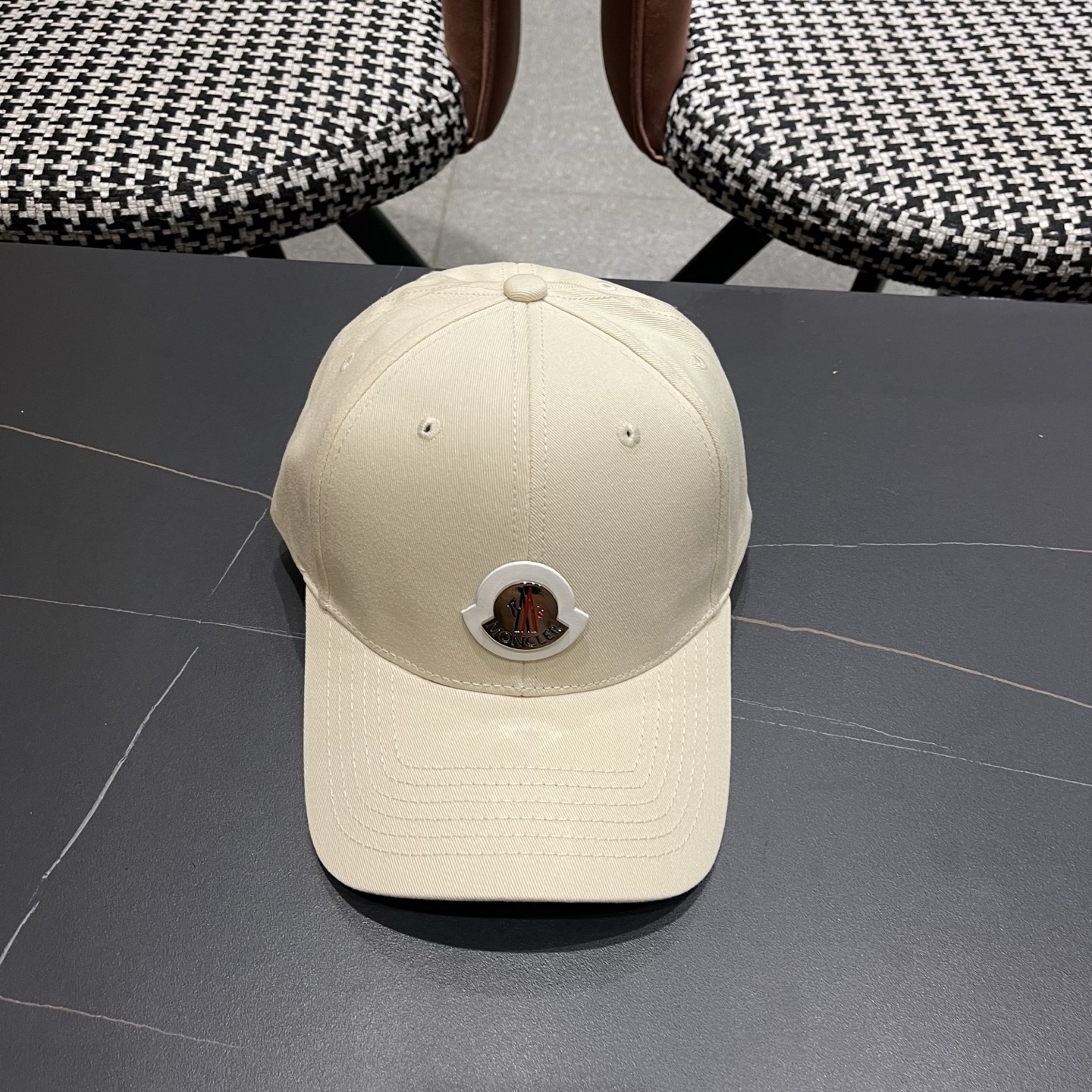 Moncler hat