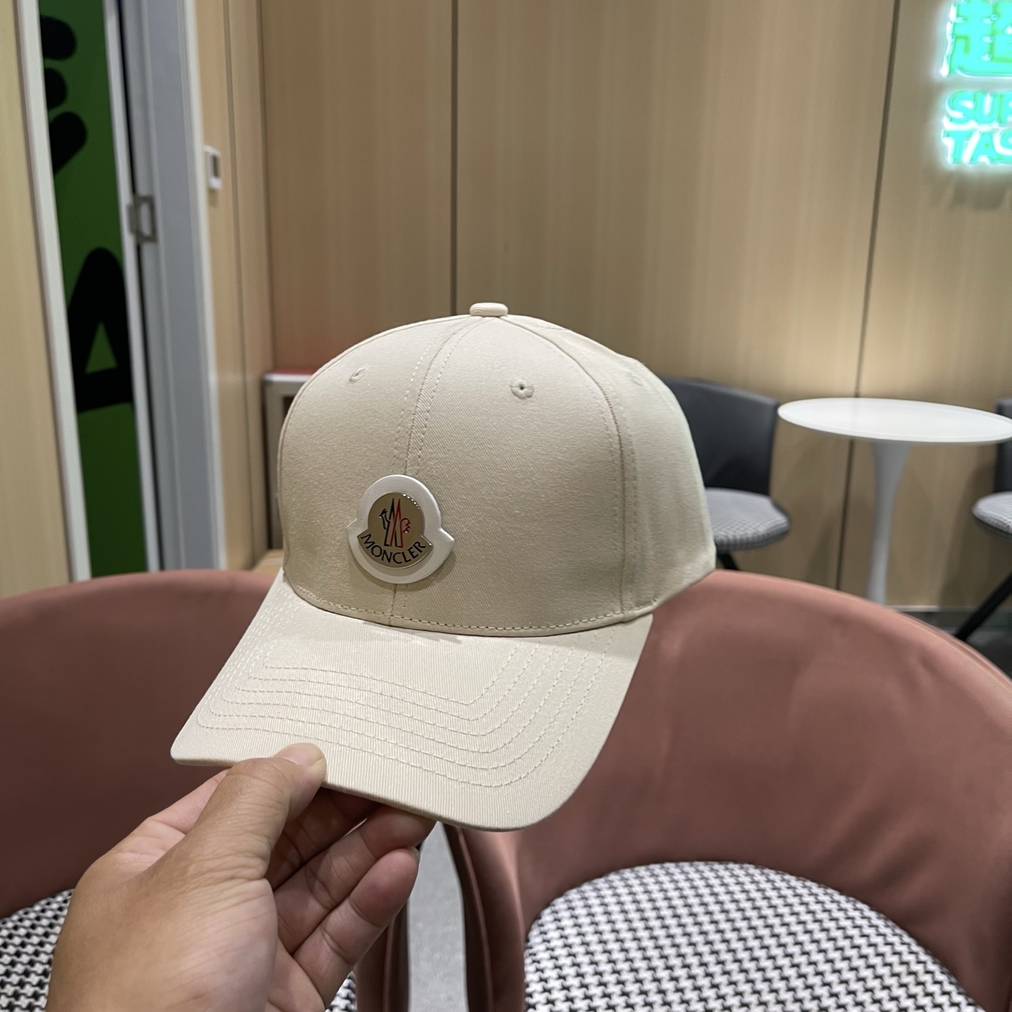 Moncler hat