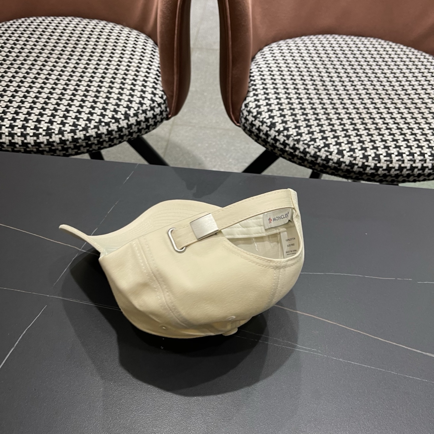 Moncler hat