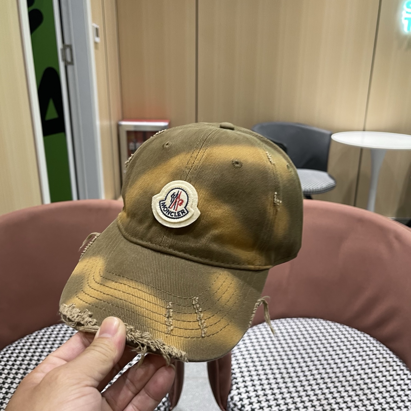 Moncler hat