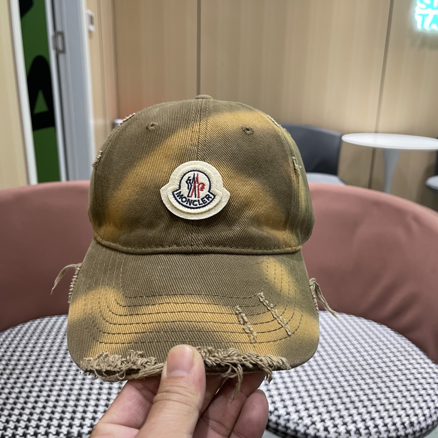Moncler hat