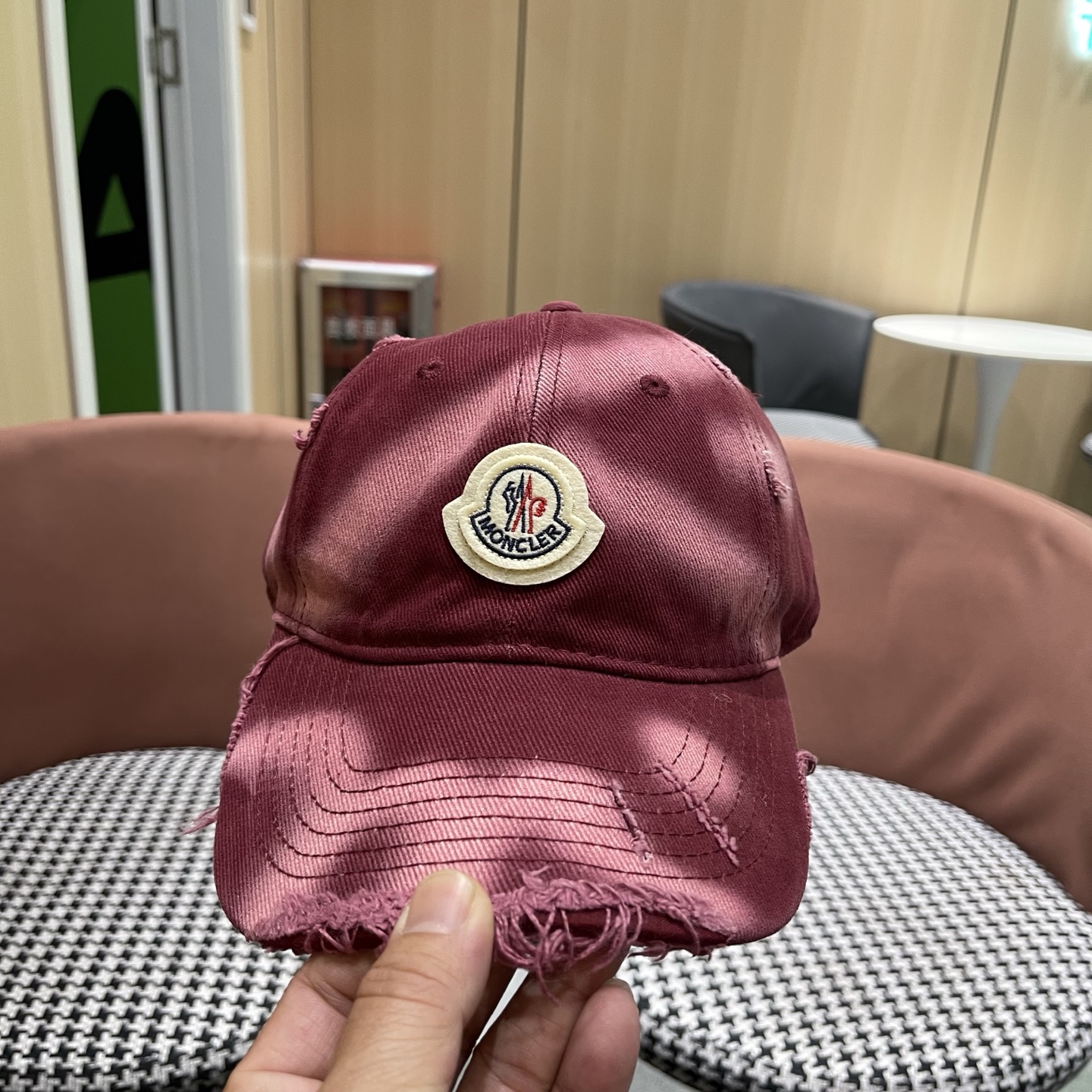 Moncler hat