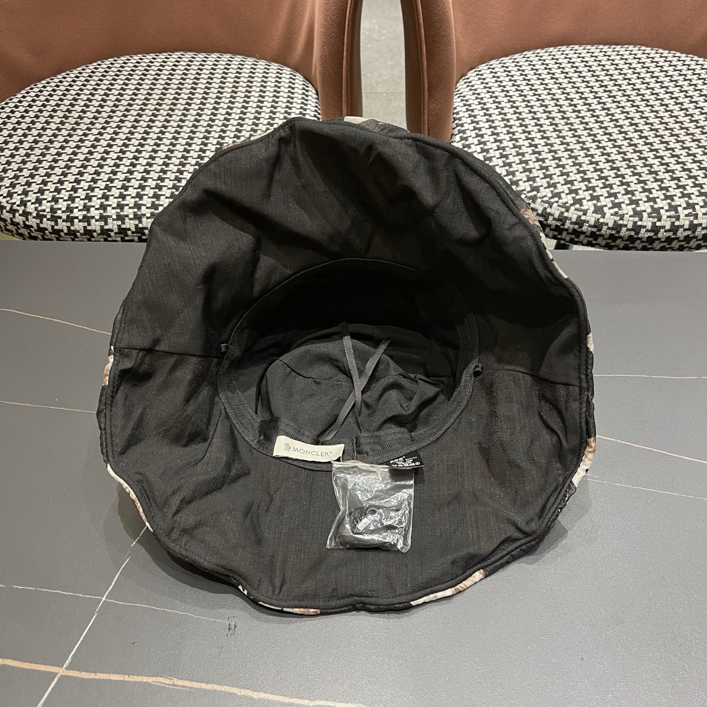 Moncler hat