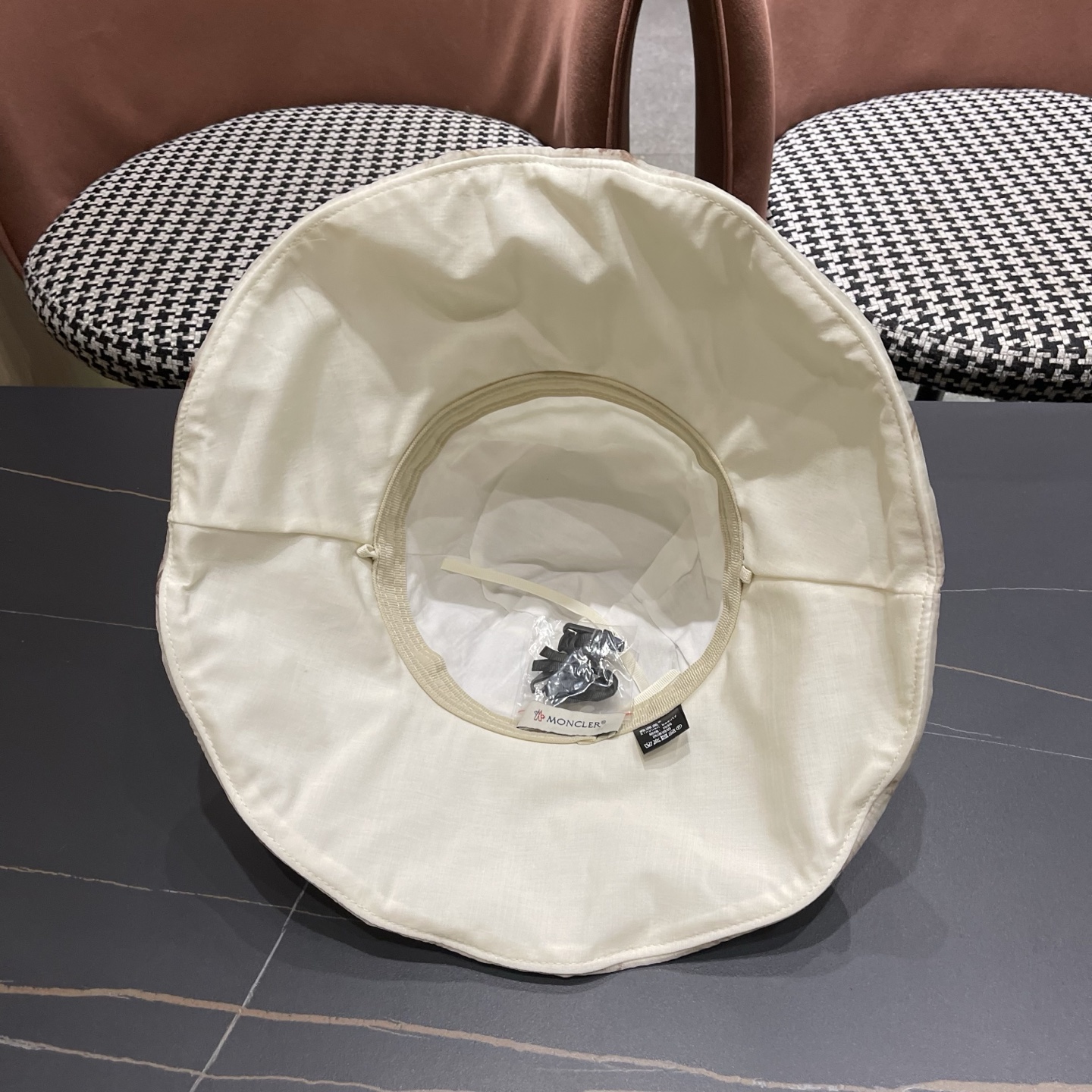 Moncler hat