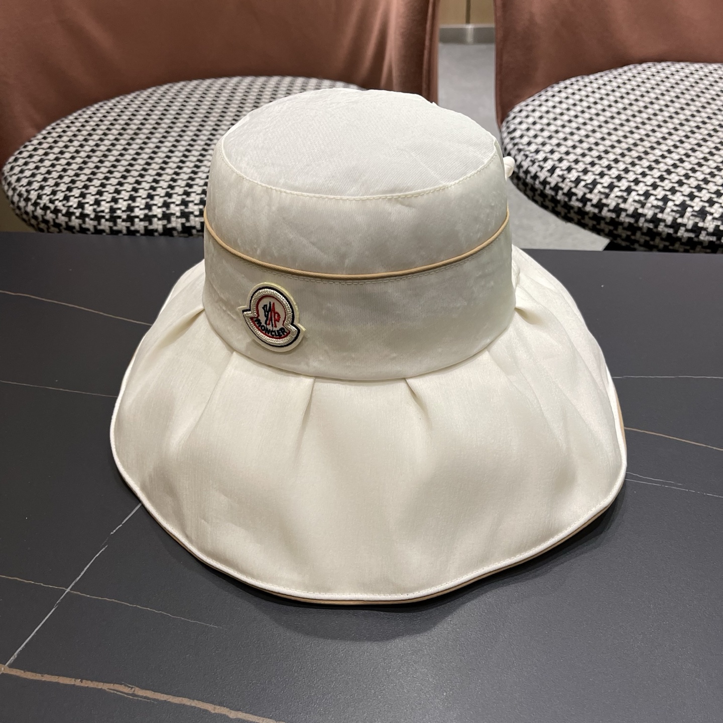 Moncler hat